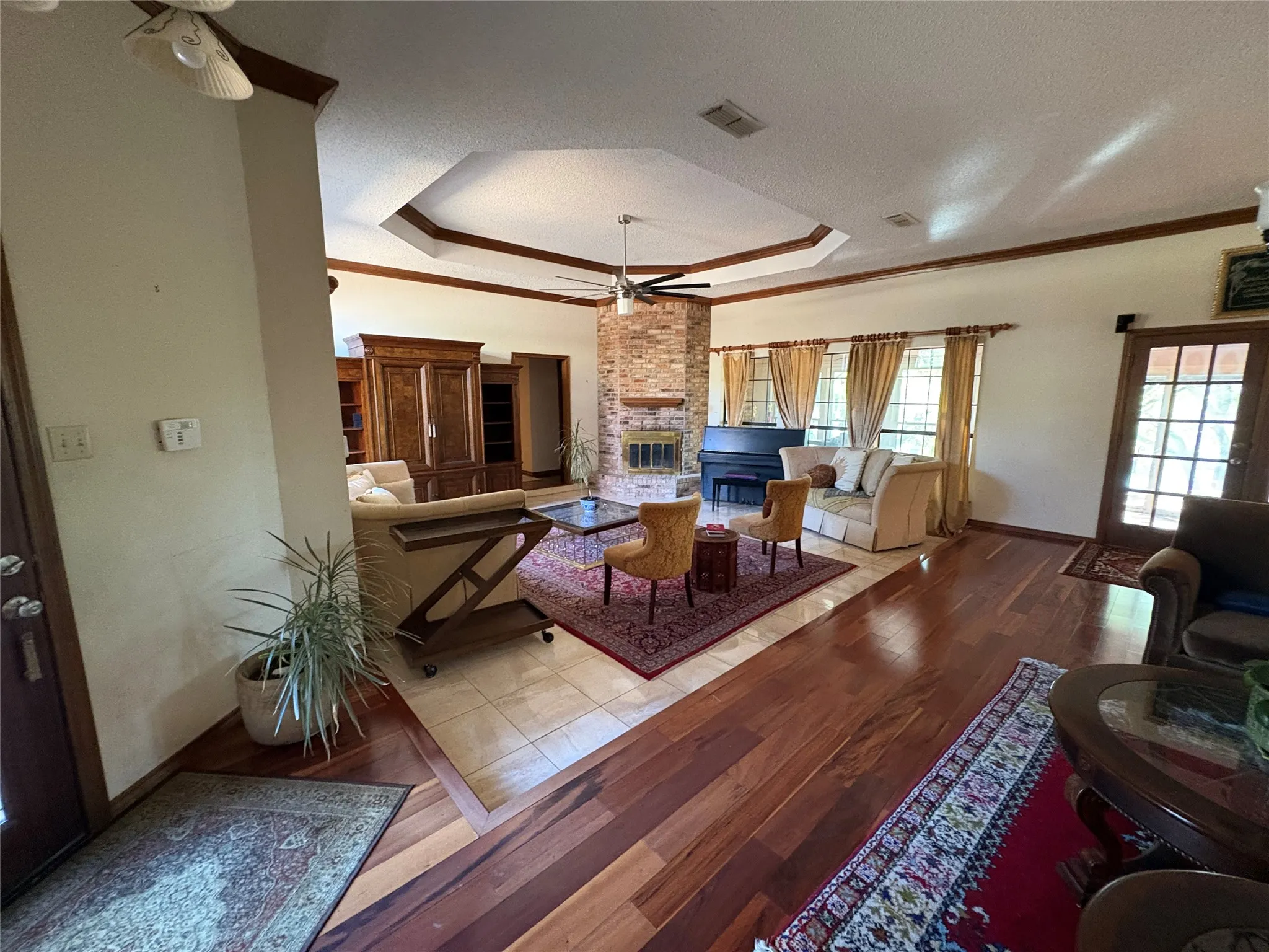 Single Family Residence For Sale in Tarrant County , 8909 Random Road, Fort Worth, Texas 76179, 3 Bedroom, 3 Bathroom, 2 Garage spaces, 2,734 Sqft, built in 1989, mls#21404269, Real Estate Agent in Fort Worth, Homes For Sale in Tarrant county, Homes For Sale in Fort Worth, Realtor in Fort Worth Texas, Real Estate Brokerage Independent Realty Texas, Luminita Cordes Realtor