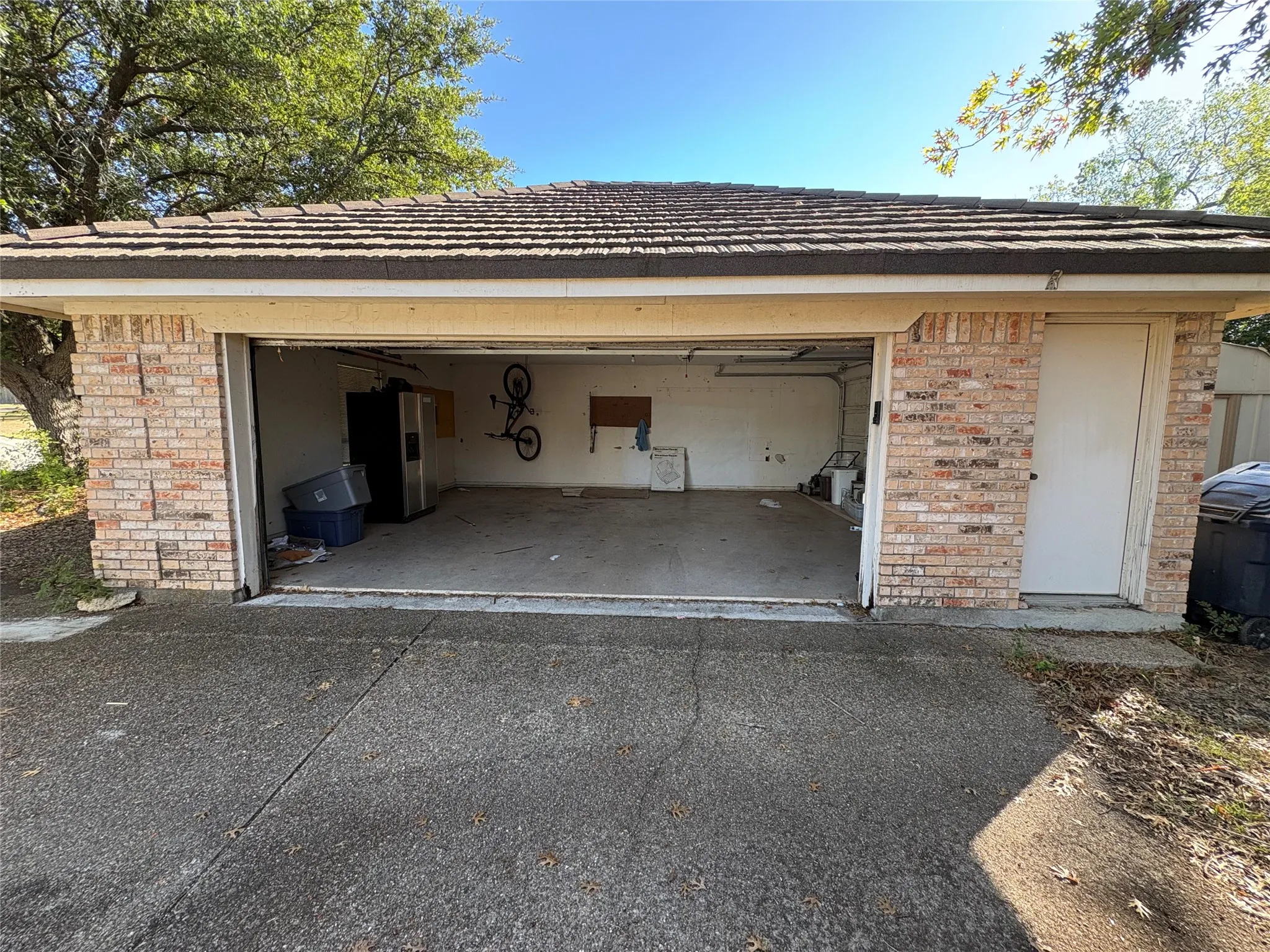Single Family Residence For Sale in Tarrant County , 8909 Random Road, Fort Worth, Texas 76179, 3 Bedroom, 3 Bathroom, 2 Garage spaces, 2,734 Sqft, built in 1989, mls#21404269, Real Estate Agent in Fort Worth, Homes For Sale in Tarrant county, Homes For Sale in Fort Worth, Realtor in Fort Worth Texas, Real Estate Brokerage Independent Realty Texas, Luminita Cordes Realtor