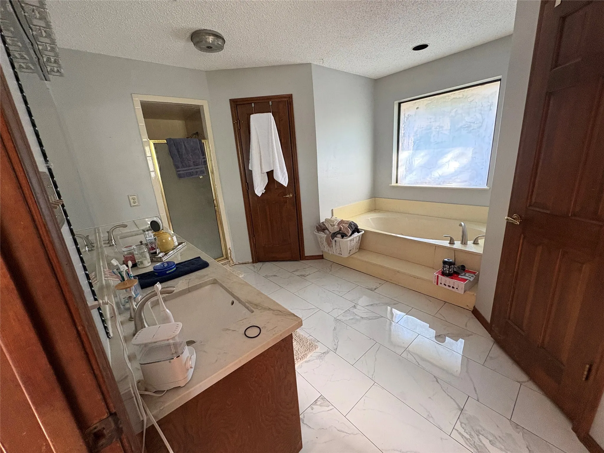 Single Family Residence For Sale in Tarrant County , 8909 Random Road, Fort Worth, Texas 76179, 3 Bedroom, 3 Bathroom, 2 Garage spaces, 2,734 Sqft, built in 1989, mls#21404269, Real Estate Agent in Fort Worth, Homes For Sale in Tarrant county, Homes For Sale in Fort Worth, Realtor in Fort Worth Texas, Real Estate Brokerage Independent Realty Texas, Luminita Cordes Realtor