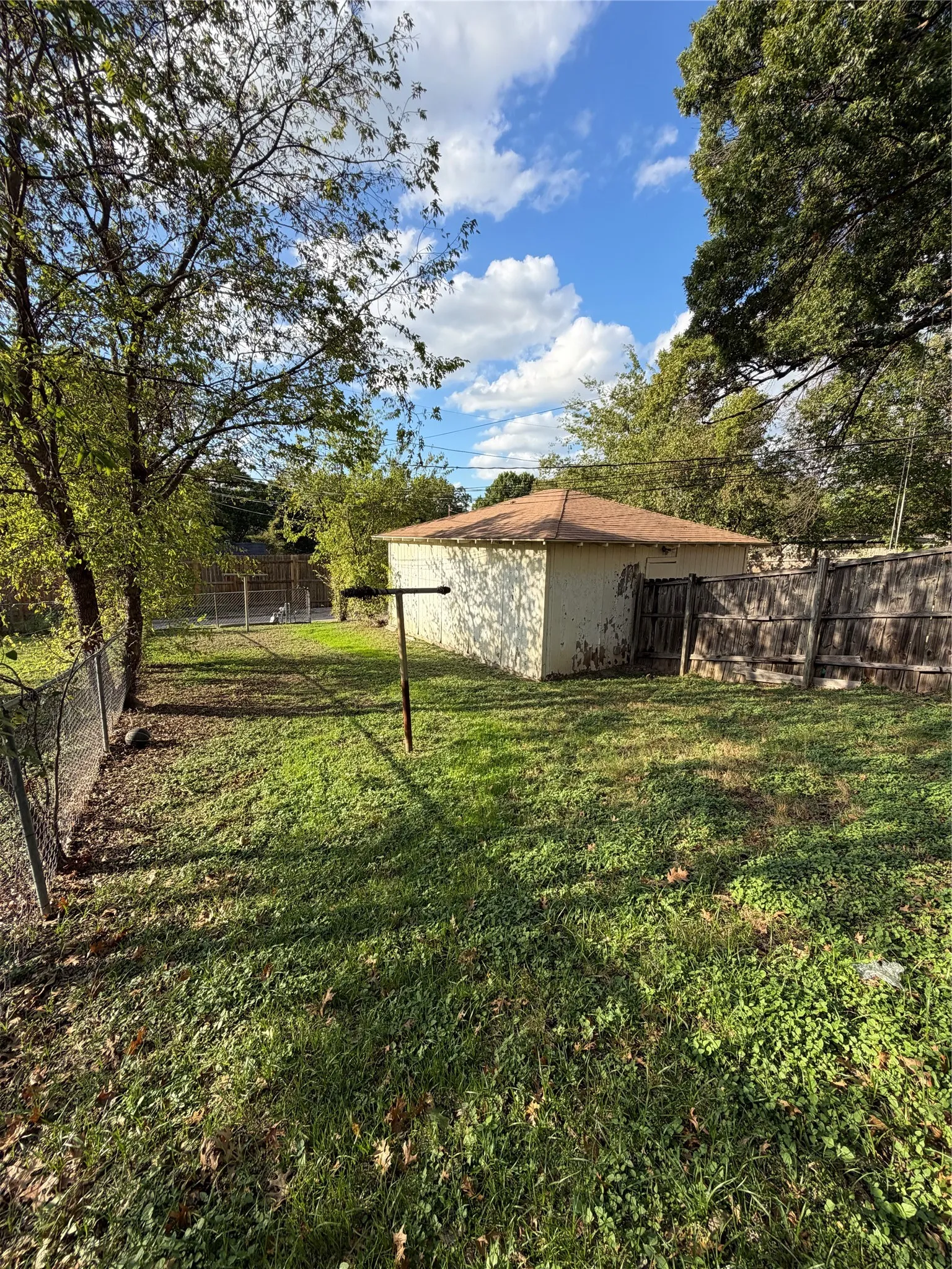 Duplex For Rent in Dallas County , 7815 Millstone Drive, Dallas, Texas 75228, 2 Bedroom, 1 Bathroom, Garage spaces, 1,690 Sqft, built in 1960, mls#21411215, Real Estate Agent in Dallas, Homes For Rent in Dallas county, Homes For Rent in Dallas, Realtor in Dallas Texas, Real Estate Brokerage Independent Realty Texas, Luminita Cordes Realtor