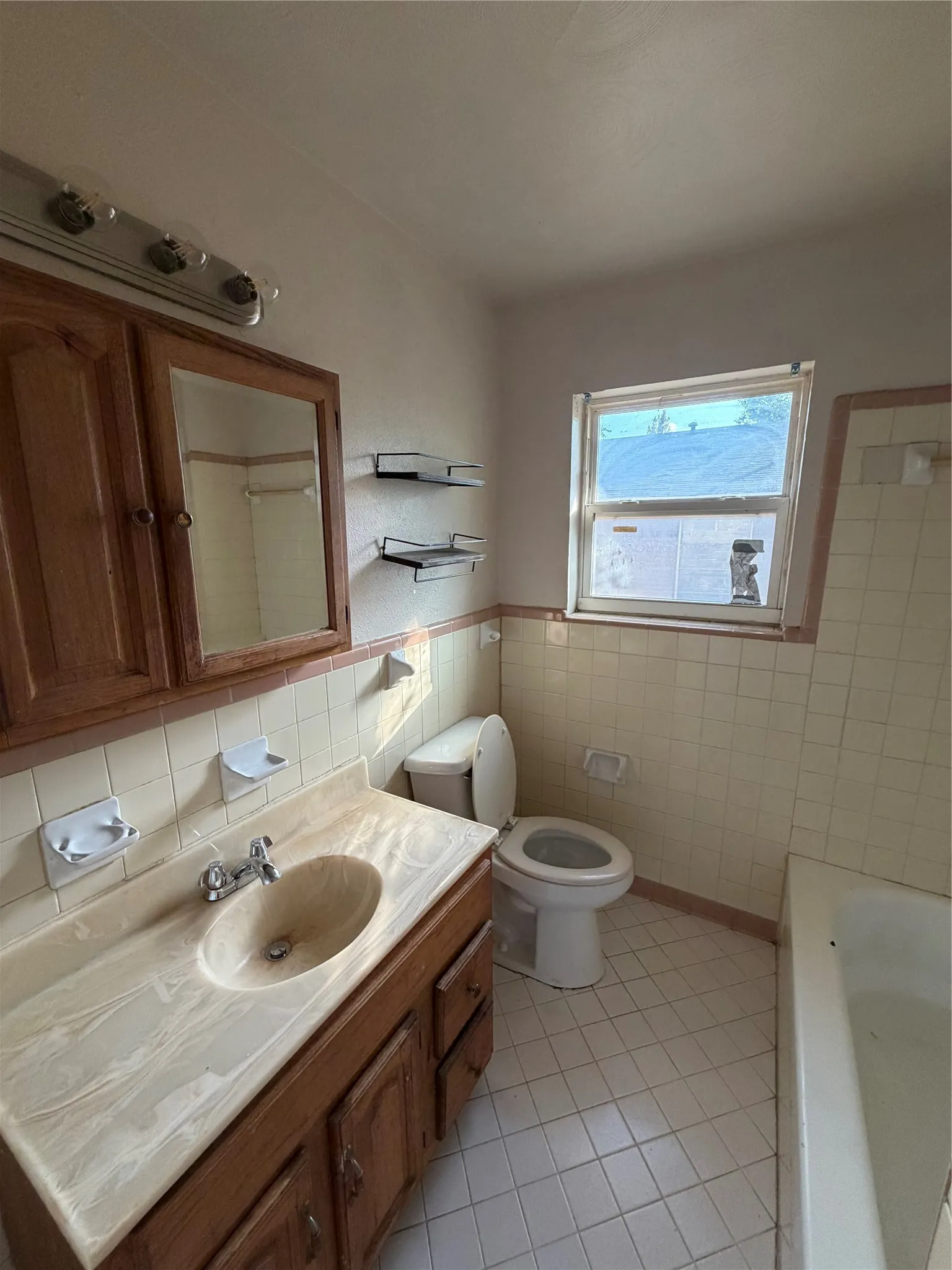 Duplex For Rent in Dallas County , 7815 Millstone Drive, Dallas, Texas 75228, 2 Bedroom, 1 Bathroom, Garage spaces, 1,690 Sqft, built in 1960, mls#21411215, Real Estate Agent in Dallas, Homes For Rent in Dallas county, Homes For Rent in Dallas, Realtor in Dallas Texas, Real Estate Brokerage Independent Realty Texas, Luminita Cordes Realtor