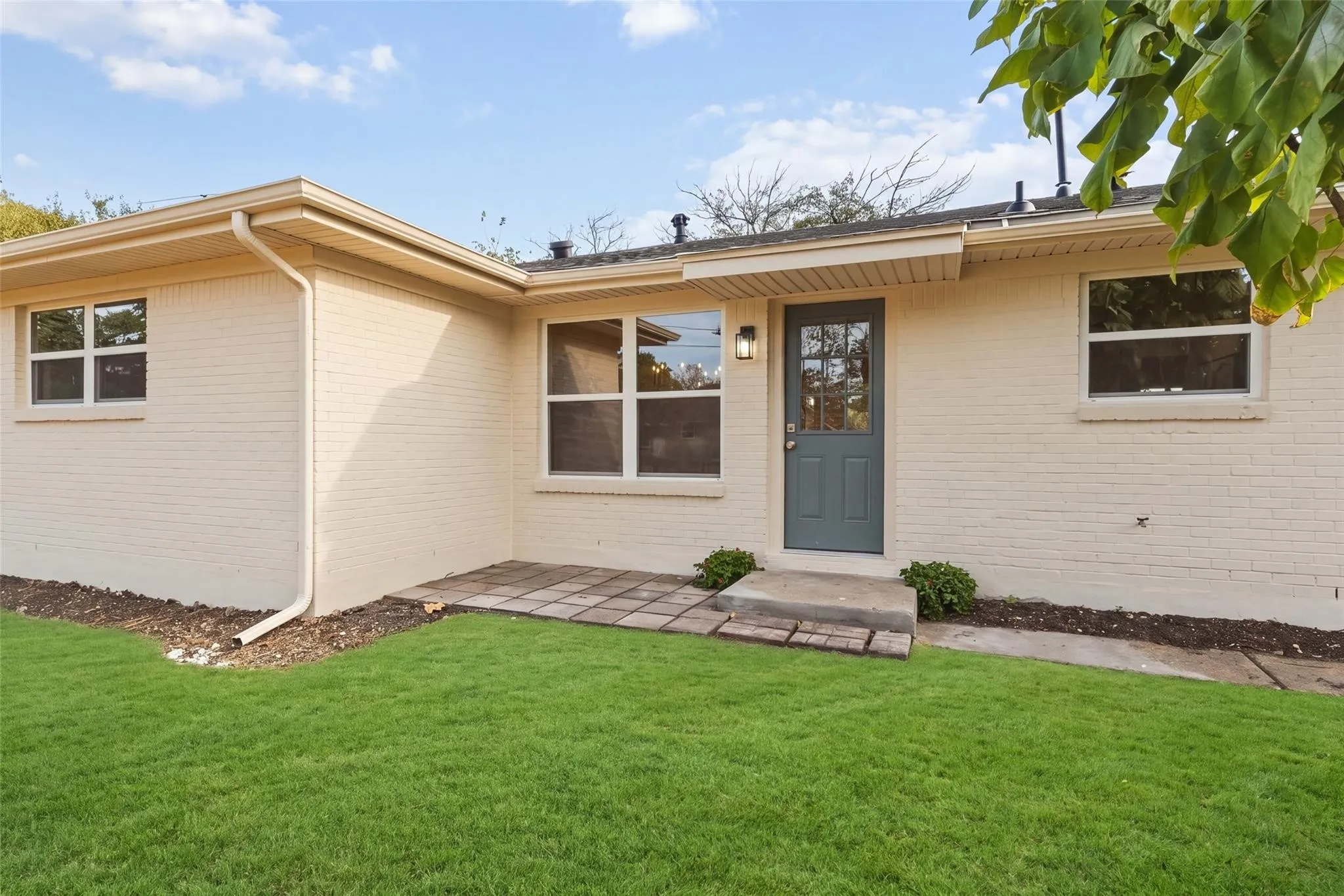 Single Family Residence For Rent in Dallas County , 613 E Tyler Street, Richardson, Texas 75081, 4 Bedroom, 2 Bathroom, Garage spaces, 1,435 Sqft, built in 1956, mls#21406441, Real Estate Agent in Richardson, Homes For Rent in Dallas county, Homes For Rent in Richardson, Realtor in Richardson Texas, Real Estate Brokerage Independent Realty Texas, Luminita Cordes Realtor