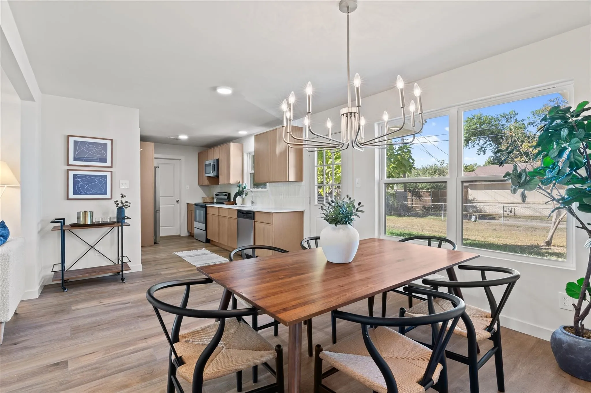 Single Family Residence For Rent in Dallas County , 613 E Tyler Street, Richardson, Texas 75081, 4 Bedroom, 2 Bathroom, Garage spaces, 1,435 Sqft, built in 1956, mls#21406441, Real Estate Agent in Richardson, Homes For Rent in Dallas county, Homes For Rent in Richardson, Realtor in Richardson Texas, Real Estate Brokerage Independent Realty Texas, Luminita Cordes Realtor
