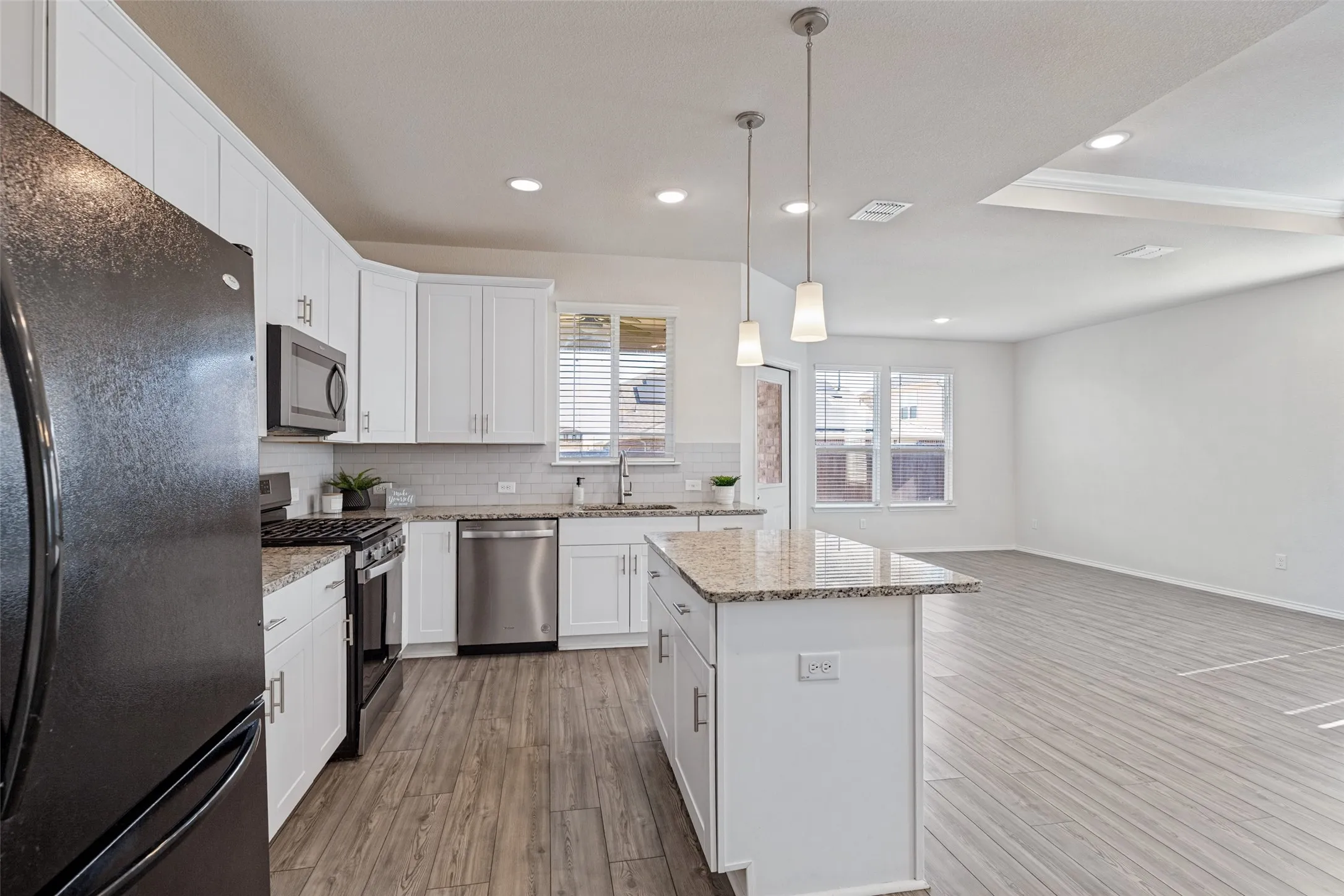 Island and breakfast bar for added seating