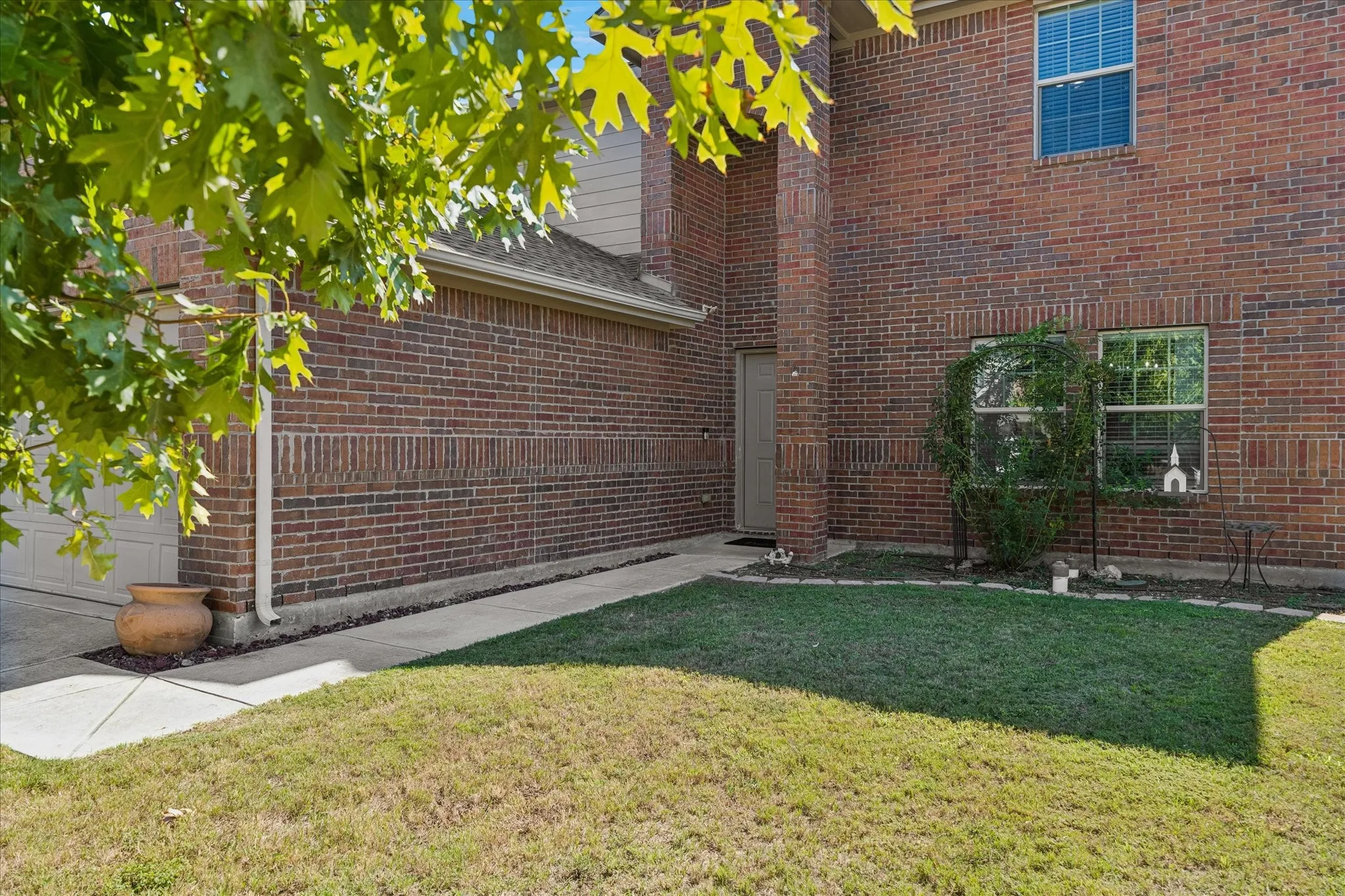 Single Family Residence For Sale in Wise County , 12233 Big Rock Drive, Rhome, Texas 76078, 4 Bedroom, 3 Bathroom, 2 Garage spaces, 2,558 Sqft, built in 2012, mls#21410773, Real Estate Agent in Rhome, Homes For Sale in Wise county, Homes For Sale in Rhome, Realtor in Rhome Texas, Real Estate Brokerage Independent Realty Texas, Luminita Cordes Realtor