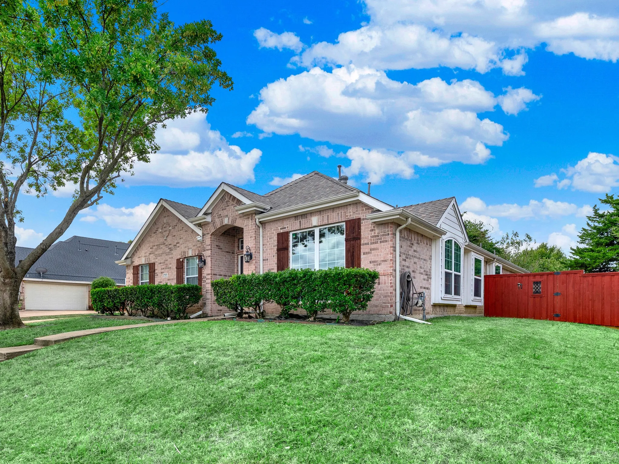 Single story home in quiet Quail Hollow Estates