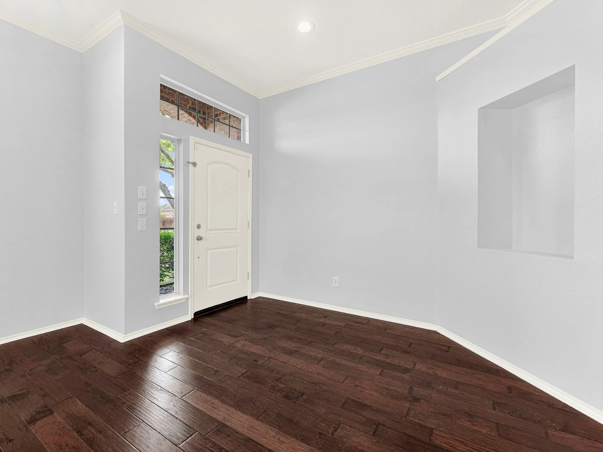 Warm hardwood floors and recessed lighting