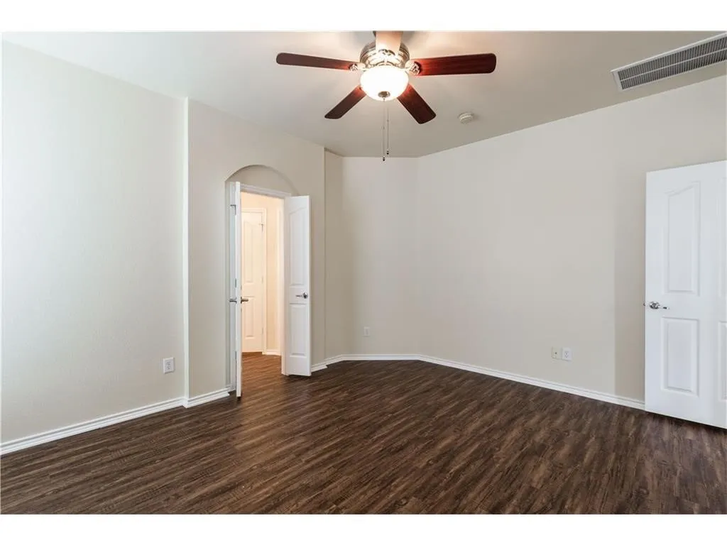 Single Family Residence For Rent in Tarrant County , 5000 Royal Burgess Drive, Fort Worth, Texas 76135, 4 Bedroom, 2 Bathroom, 2 Garage spaces, 1,670 Sqft, built in 2004, mls#21409801, Real Estate Agent in Fort Worth, Homes For Rent in Tarrant county, Homes For Rent in Fort Worth, Realtor in Fort Worth Texas, Real Estate Brokerage Independent Realty Texas, Luminita Cordes Realtor