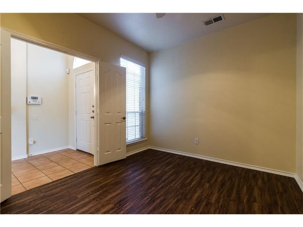 Single Family Residence For Rent in Tarrant County , 5000 Royal Burgess Drive, Fort Worth, Texas 76135, 4 Bedroom, 2 Bathroom, 2 Garage spaces, 1,670 Sqft, built in 2004, mls#21409801, Real Estate Agent in Fort Worth, Homes For Rent in Tarrant county, Homes For Rent in Fort Worth, Realtor in Fort Worth Texas, Real Estate Brokerage Independent Realty Texas, Luminita Cordes Realtor