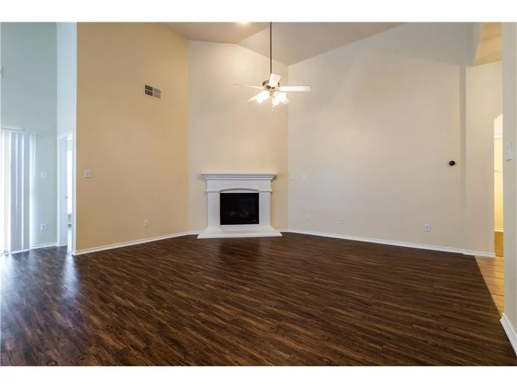 Single Family Residence For Rent in Tarrant County , 5000 Royal Burgess Drive, Fort Worth, Texas 76135, 4 Bedroom, 2 Bathroom, 2 Garage spaces, 1,670 Sqft, built in 2004, mls#21409801, Real Estate Agent in Fort Worth, Homes For Rent in Tarrant county, Homes For Rent in Fort Worth, Realtor in Fort Worth Texas, Real Estate Brokerage Independent Realty Texas, Luminita Cordes Realtor