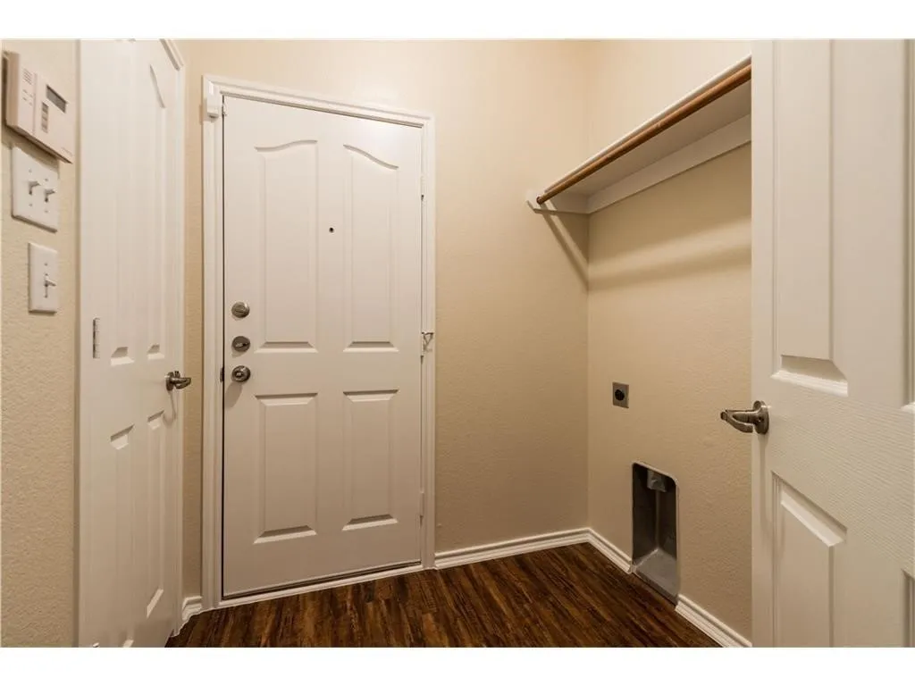 Single Family Residence For Rent in Tarrant County , 5000 Royal Burgess Drive, Fort Worth, Texas 76135, 4 Bedroom, 2 Bathroom, 2 Garage spaces, 1,670 Sqft, built in 2004, mls#21409801, Real Estate Agent in Fort Worth, Homes For Rent in Tarrant county, Homes For Rent in Fort Worth, Realtor in Fort Worth Texas, Real Estate Brokerage Independent Realty Texas, Luminita Cordes Realtor