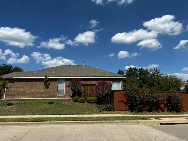 Single Family Residence For Rent in Tarrant County , 5000 Royal Burgess Drive, Fort Worth, Texas 76135, 4 Bedroom, 2 Bathroom, 2 Garage spaces, 1,670 Sqft, built in 2004, mls#21409801, Real Estate Agent in Fort Worth, Homes For Rent in Tarrant county, Homes For Rent in Fort Worth, Realtor in Fort Worth Texas, Real Estate Brokerage Independent Realty Texas, Luminita Cordes Realtor