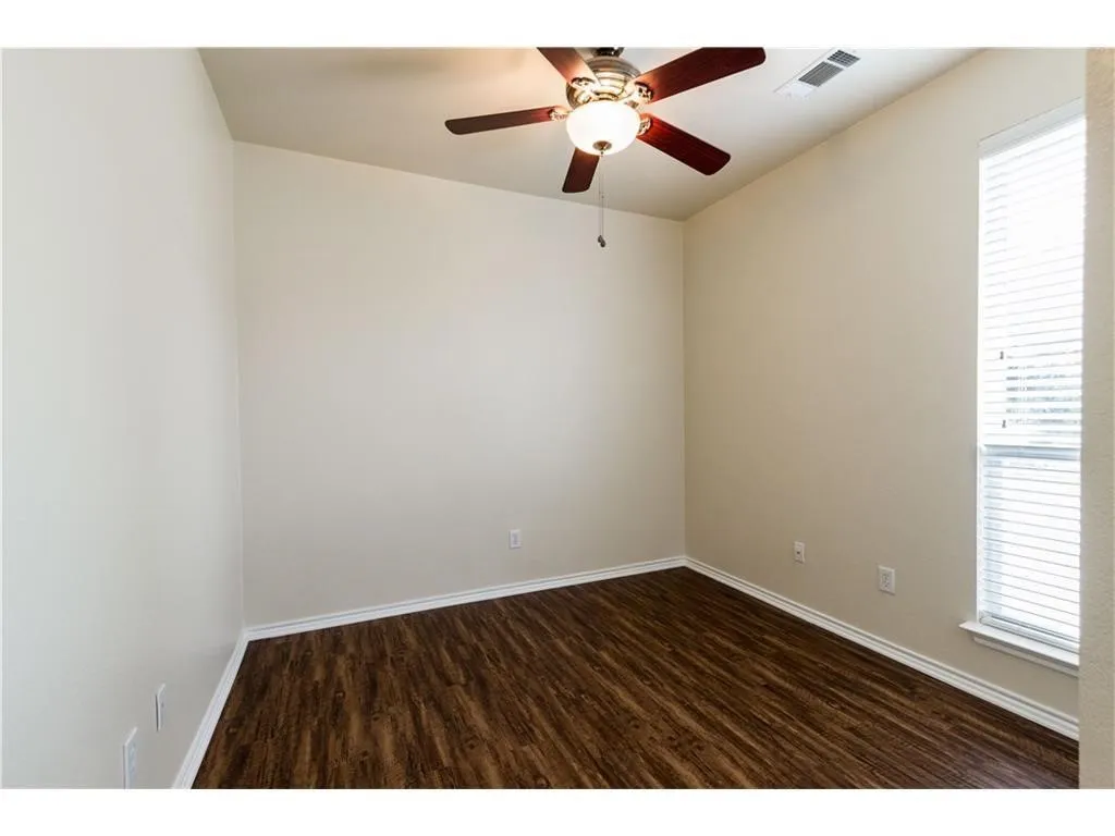 Single Family Residence For Rent in Tarrant County , 5000 Royal Burgess Drive, Fort Worth, Texas 76135, 4 Bedroom, 2 Bathroom, 2 Garage spaces, 1,670 Sqft, built in 2004, mls#21409801, Real Estate Agent in Fort Worth, Homes For Rent in Tarrant county, Homes For Rent in Fort Worth, Realtor in Fort Worth Texas, Real Estate Brokerage Independent Realty Texas, Luminita Cordes Realtor