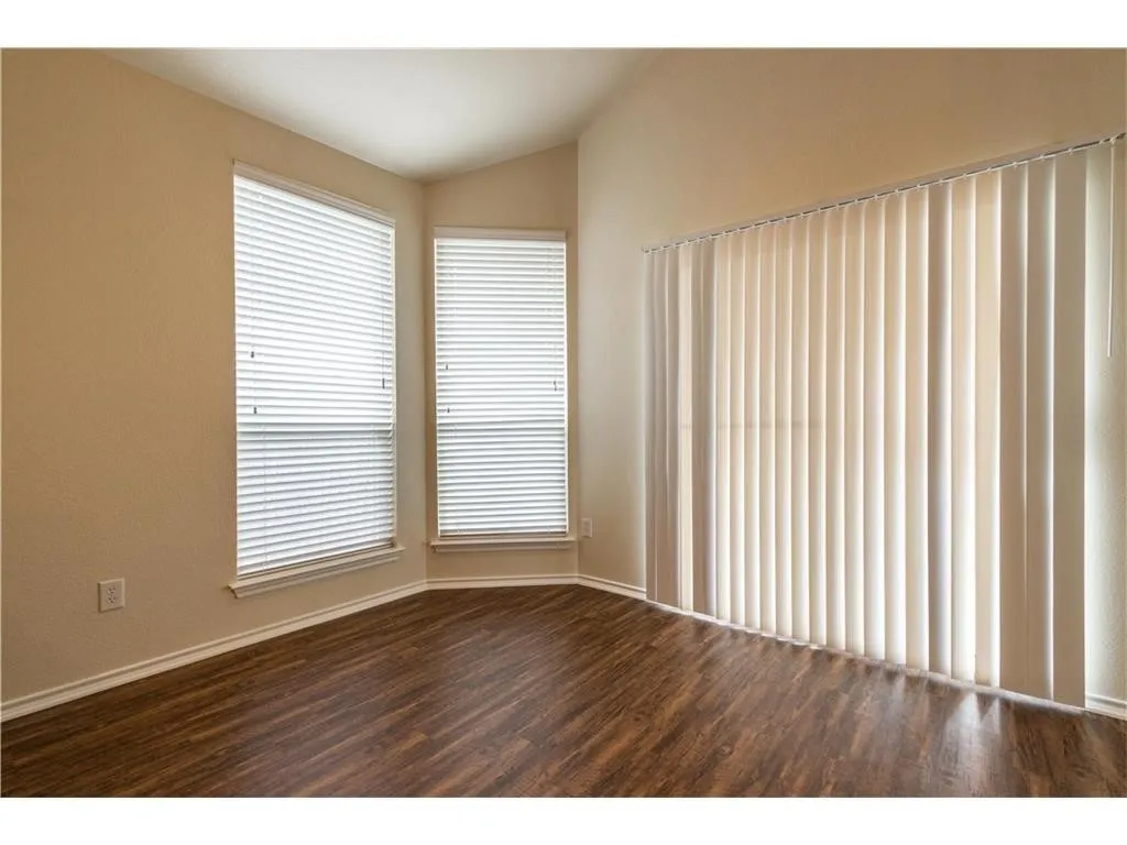 Single Family Residence For Rent in Tarrant County , 5000 Royal Burgess Drive, Fort Worth, Texas 76135, 4 Bedroom, 2 Bathroom, 2 Garage spaces, 1,670 Sqft, built in 2004, mls#21409801, Real Estate Agent in Fort Worth, Homes For Rent in Tarrant county, Homes For Rent in Fort Worth, Realtor in Fort Worth Texas, Real Estate Brokerage Independent Realty Texas, Luminita Cordes Realtor