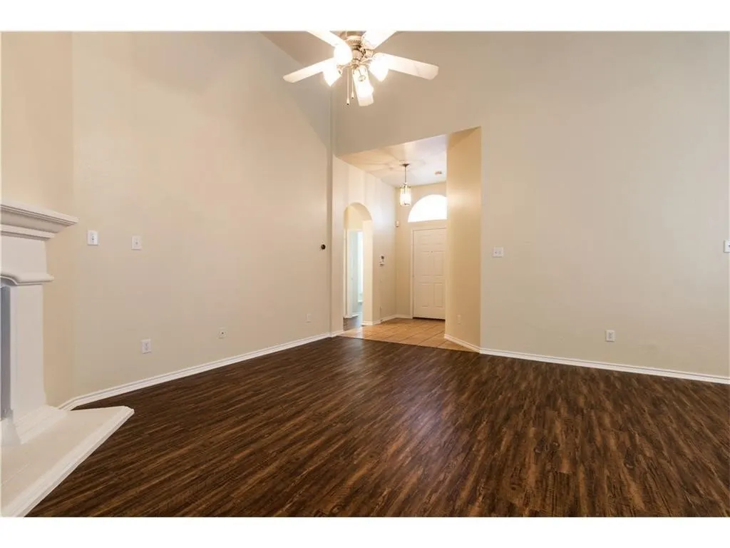 Single Family Residence For Rent in Tarrant County , 5000 Royal Burgess Drive, Fort Worth, Texas 76135, 4 Bedroom, 2 Bathroom, 2 Garage spaces, 1,670 Sqft, built in 2004, mls#21409801, Real Estate Agent in Fort Worth, Homes For Rent in Tarrant county, Homes For Rent in Fort Worth, Realtor in Fort Worth Texas, Real Estate Brokerage Independent Realty Texas, Luminita Cordes Realtor