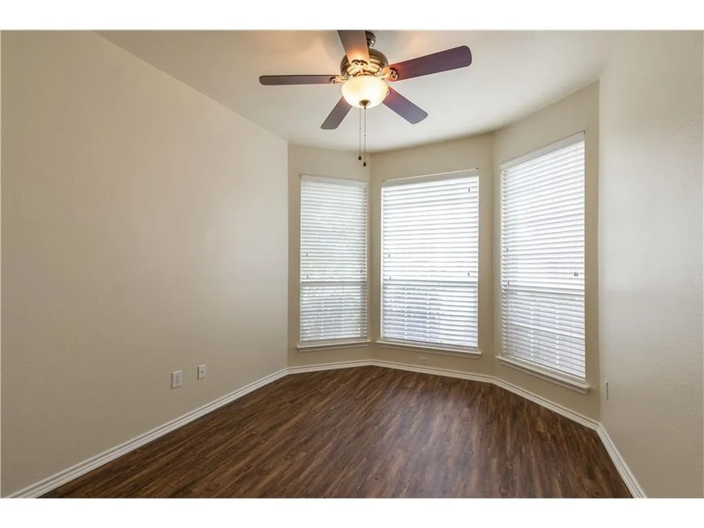 Single Family Residence For Rent in Tarrant County , 5000 Royal Burgess Drive, Fort Worth, Texas 76135, 4 Bedroom, 2 Bathroom, 2 Garage spaces, 1,670 Sqft, built in 2004, mls#21409801, Real Estate Agent in Fort Worth, Homes For Rent in Tarrant county, Homes For Rent in Fort Worth, Realtor in Fort Worth Texas, Real Estate Brokerage Independent Realty Texas, Luminita Cordes Realtor