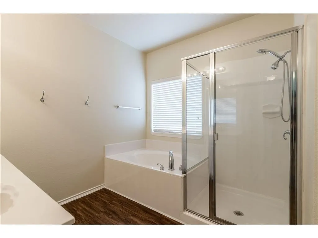 Single Family Residence For Rent in Tarrant County , 5000 Royal Burgess Drive, Fort Worth, Texas 76135, 4 Bedroom, 2 Bathroom, 2 Garage spaces, 1,670 Sqft, built in 2004, mls#21409801, Real Estate Agent in Fort Worth, Homes For Rent in Tarrant county, Homes For Rent in Fort Worth, Realtor in Fort Worth Texas, Real Estate Brokerage Independent Realty Texas, Luminita Cordes Realtor