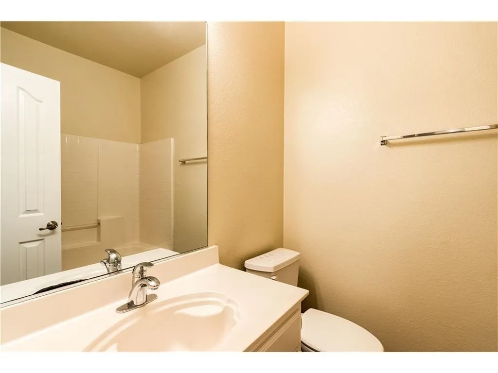 Single Family Residence For Rent in Tarrant County , 5000 Royal Burgess Drive, Fort Worth, Texas 76135, 4 Bedroom, 2 Bathroom, 2 Garage spaces, 1,670 Sqft, built in 2004, mls#21409801, Real Estate Agent in Fort Worth, Homes For Rent in Tarrant county, Homes For Rent in Fort Worth, Realtor in Fort Worth Texas, Real Estate Brokerage Independent Realty Texas, Luminita Cordes Realtor