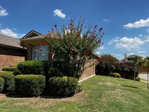 Single Family Residence For Rent in Tarrant County , 5000 Royal Burgess Drive, Fort Worth, Texas 76135, 4 Bedroom, 2 Bathroom, 2 Garage spaces, 1,670 Sqft, built in 2004, mls#21409801, Real Estate Agent in Fort Worth, Homes For Rent in Tarrant county, Homes For Rent in Fort Worth, Realtor in Fort Worth Texas, Real Estate Brokerage Independent Realty Texas, Luminita Cordes Realtor
