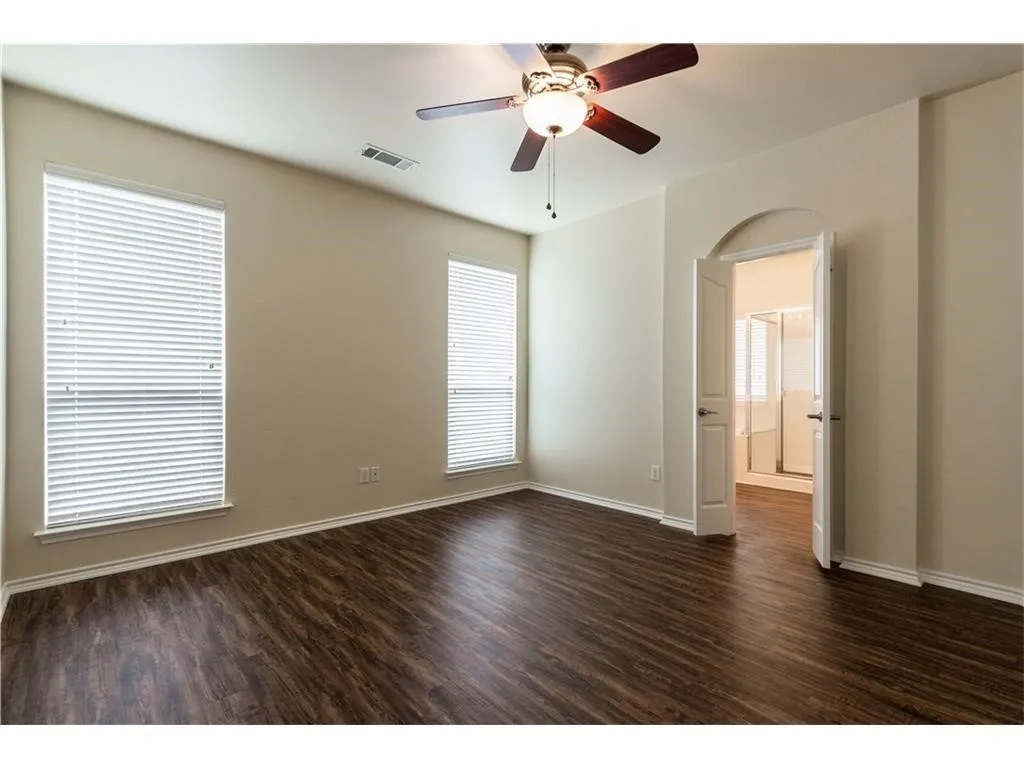 Single Family Residence For Rent in Tarrant County , 5000 Royal Burgess Drive, Fort Worth, Texas 76135, 4 Bedroom, 2 Bathroom, 2 Garage spaces, 1,670 Sqft, built in 2004, mls#21409801, Real Estate Agent in Fort Worth, Homes For Rent in Tarrant county, Homes For Rent in Fort Worth, Realtor in Fort Worth Texas, Real Estate Brokerage Independent Realty Texas, Luminita Cordes Realtor