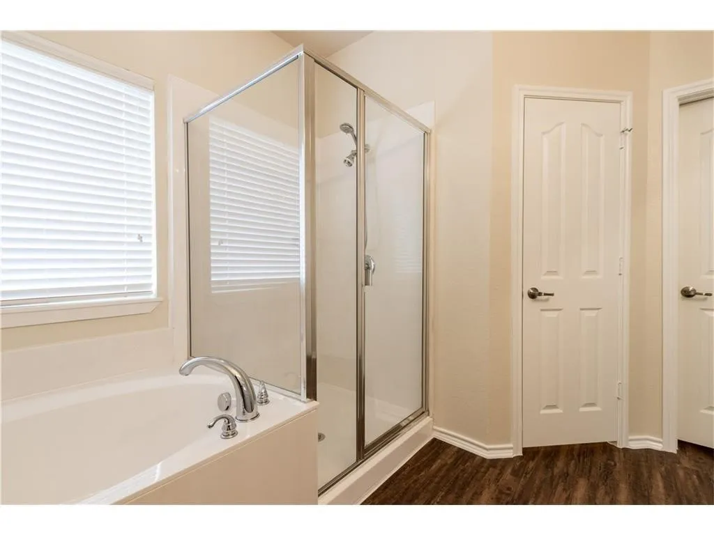 Single Family Residence For Rent in Tarrant County , 5000 Royal Burgess Drive, Fort Worth, Texas 76135, 4 Bedroom, 2 Bathroom, 2 Garage spaces, 1,670 Sqft, built in 2004, mls#21409801, Real Estate Agent in Fort Worth, Homes For Rent in Tarrant county, Homes For Rent in Fort Worth, Realtor in Fort Worth Texas, Real Estate Brokerage Independent Realty Texas, Luminita Cordes Realtor