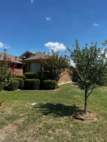 Single Family Residence For Rent in Tarrant County , 5000 Royal Burgess Drive, Fort Worth, Texas 76135, 4 Bedroom, 2 Bathroom, 2 Garage spaces, 1,670 Sqft, built in 2004, mls#21409801, Real Estate Agent in Fort Worth, Homes For Rent in Tarrant county, Homes For Rent in Fort Worth, Realtor in Fort Worth Texas, Real Estate Brokerage Independent Realty Texas, Luminita Cordes Realtor