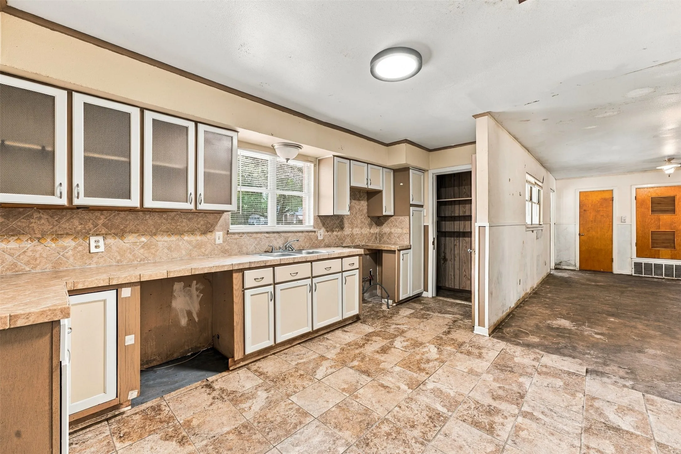 Single Family Residence For Sale in Mc Lennan County , 1407 Berkshire Street, Waco, Texas 76705, 3 Bedroom, 2 Bathroom, Garage spaces, 2,040 Sqft, built in 1960, mls#21411204, Real Estate Agent in Waco, Homes For Sale in Mc Lennan county, Homes For Sale in Waco, Realtor in Waco Texas, Real Estate Brokerage Independent Realty Texas, Luminita Cordes Realtor