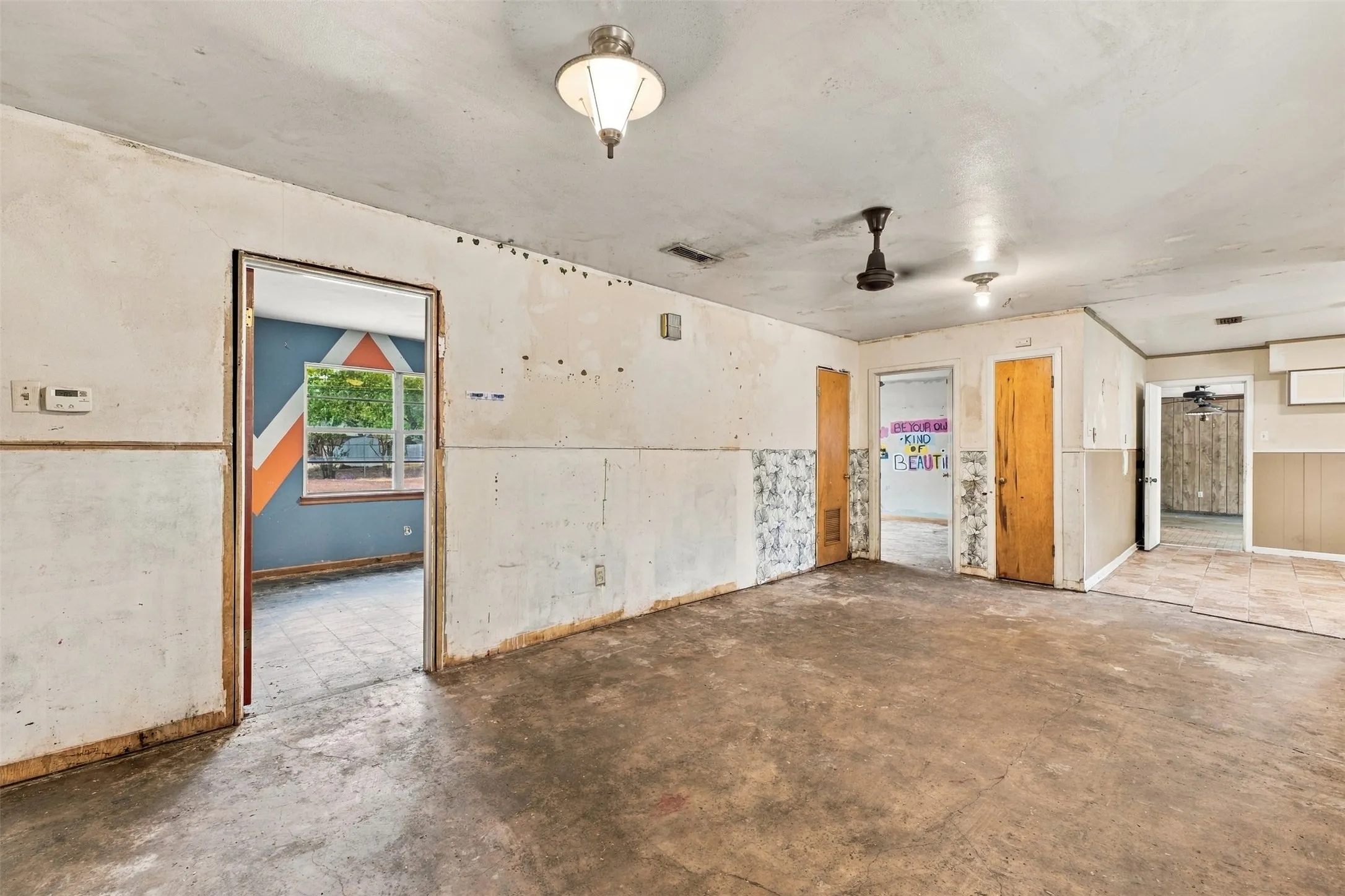Single Family Residence For Sale in Mc Lennan County , 1407 Berkshire Street, Waco, Texas 76705, 3 Bedroom, 2 Bathroom, Garage spaces, 2,040 Sqft, built in 1960, mls#21411204, Real Estate Agent in Waco, Homes For Sale in Mc Lennan county, Homes For Sale in Waco, Realtor in Waco Texas, Real Estate Brokerage Independent Realty Texas, Luminita Cordes Realtor