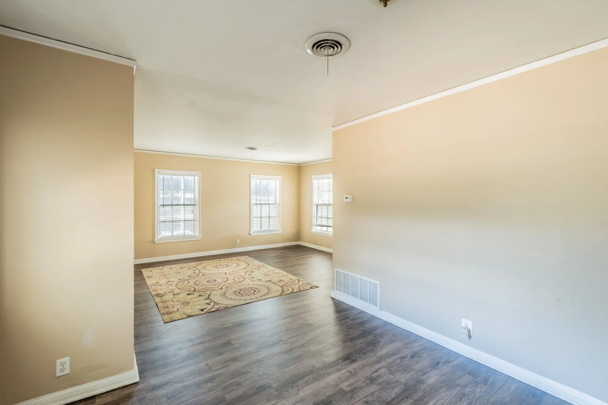 Single Family Residence For Rent in Tarrant County , 6454 Greenway Road, Fort Worth, Texas 76116, 3 Bedroom, 2 Bathroom, Garage spaces, 1,696 Sqft, built in 1943, mls#21411176, Real Estate Agent in Fort Worth, Homes For Rent in Tarrant county, Homes For Rent in Fort Worth, Realtor in Fort Worth Texas, Real Estate Brokerage Independent Realty Texas, Luminita Cordes Realtor