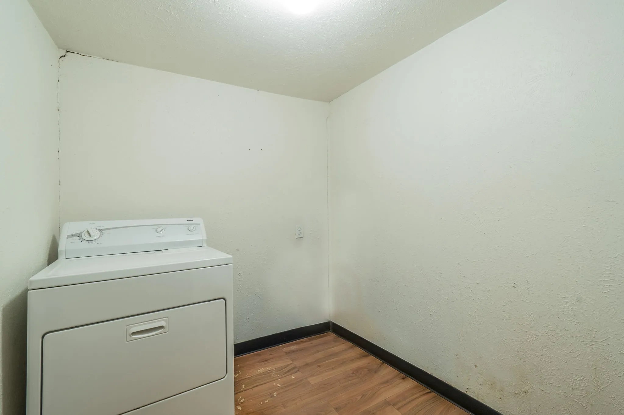 Single Family Residence For Rent in Tarrant County , 6454 Greenway Road, Fort Worth, Texas 76116, 3 Bedroom, 2 Bathroom, Garage spaces, 1,696 Sqft, built in 1943, mls#21411176, Real Estate Agent in Fort Worth, Homes For Rent in Tarrant county, Homes For Rent in Fort Worth, Realtor in Fort Worth Texas, Real Estate Brokerage Independent Realty Texas, Luminita Cordes Realtor