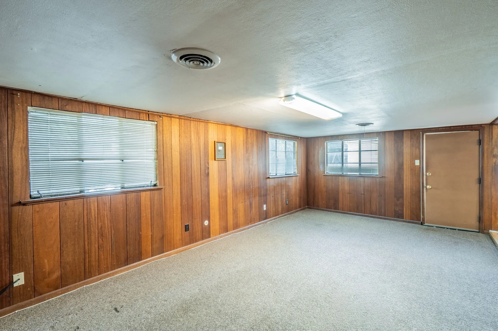 Single Family Residence For Rent in Tarrant County , 6454 Greenway Road, Fort Worth, Texas 76116, 3 Bedroom, 2 Bathroom, Garage spaces, 1,696 Sqft, built in 1943, mls#21411176, Real Estate Agent in Fort Worth, Homes For Rent in Tarrant county, Homes For Rent in Fort Worth, Realtor in Fort Worth Texas, Real Estate Brokerage Independent Realty Texas, Luminita Cordes Realtor