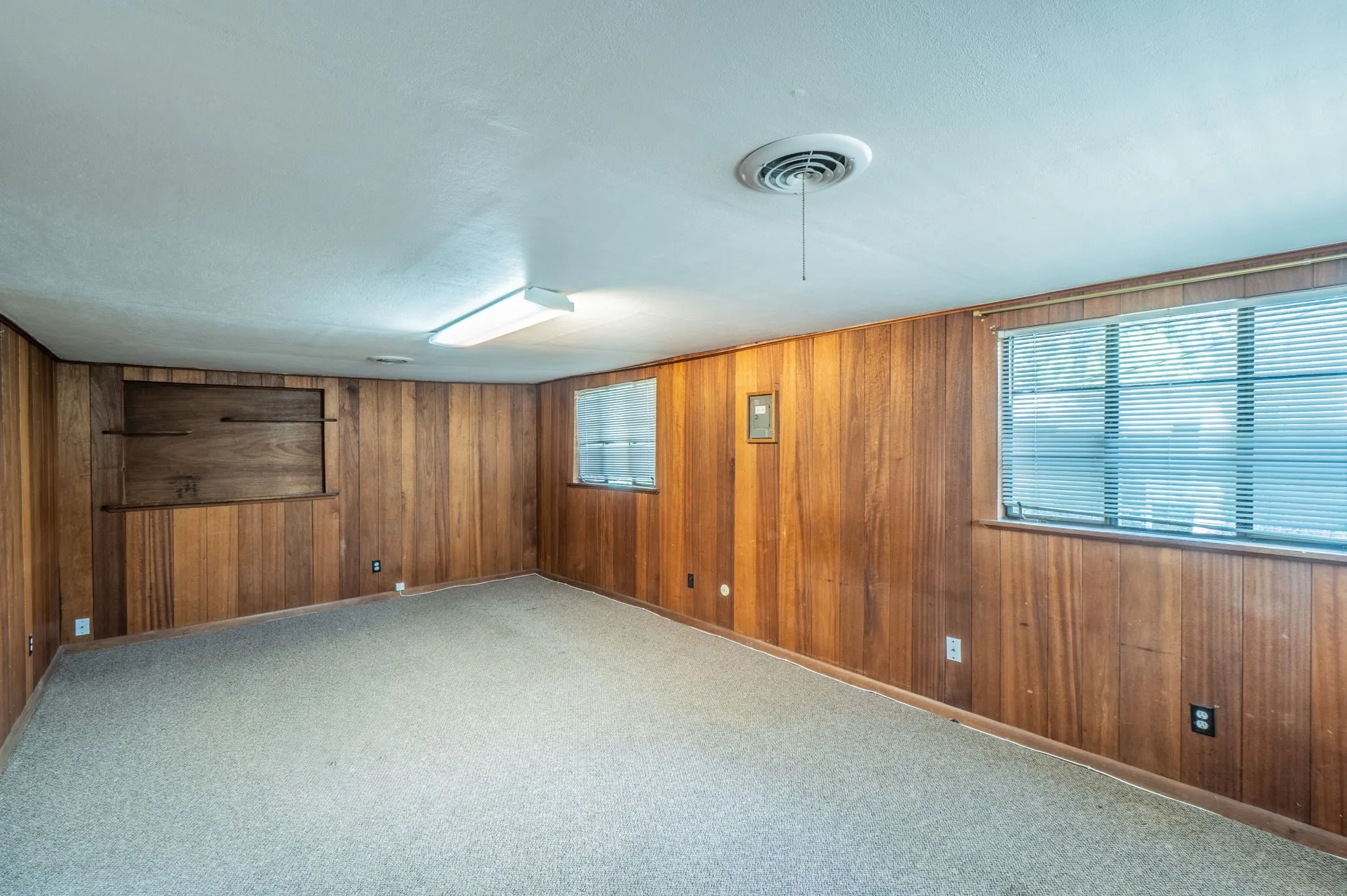 Single Family Residence For Rent in Tarrant County , 6454 Greenway Road, Fort Worth, Texas 76116, 3 Bedroom, 2 Bathroom, Garage spaces, 1,696 Sqft, built in 1943, mls#21411176, Real Estate Agent in Fort Worth, Homes For Rent in Tarrant county, Homes For Rent in Fort Worth, Realtor in Fort Worth Texas, Real Estate Brokerage Independent Realty Texas, Luminita Cordes Realtor