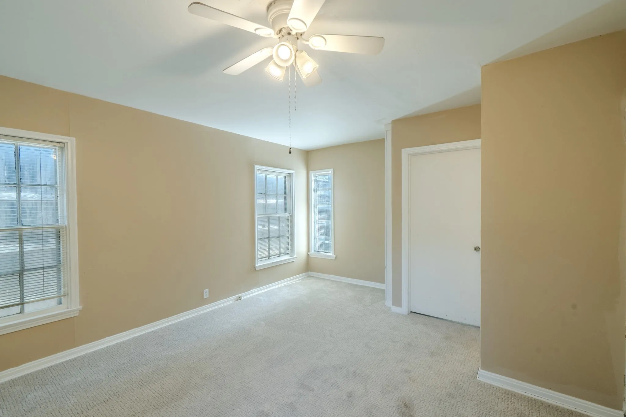 Single Family Residence For Rent in Tarrant County , 6454 Greenway Road, Fort Worth, Texas 76116, 3 Bedroom, 2 Bathroom, Garage spaces, 1,696 Sqft, built in 1943, mls#21411176, Real Estate Agent in Fort Worth, Homes For Rent in Tarrant county, Homes For Rent in Fort Worth, Realtor in Fort Worth Texas, Real Estate Brokerage Independent Realty Texas, Luminita Cordes Realtor