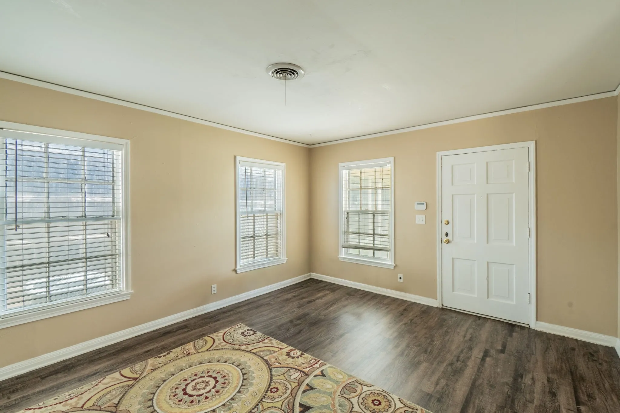 Single Family Residence For Rent in Tarrant County , 6454 Greenway Road, Fort Worth, Texas 76116, 3 Bedroom, 2 Bathroom, Garage spaces, 1,696 Sqft, built in 1943, mls#21411176, Real Estate Agent in Fort Worth, Homes For Rent in Tarrant county, Homes For Rent in Fort Worth, Realtor in Fort Worth Texas, Real Estate Brokerage Independent Realty Texas, Luminita Cordes Realtor