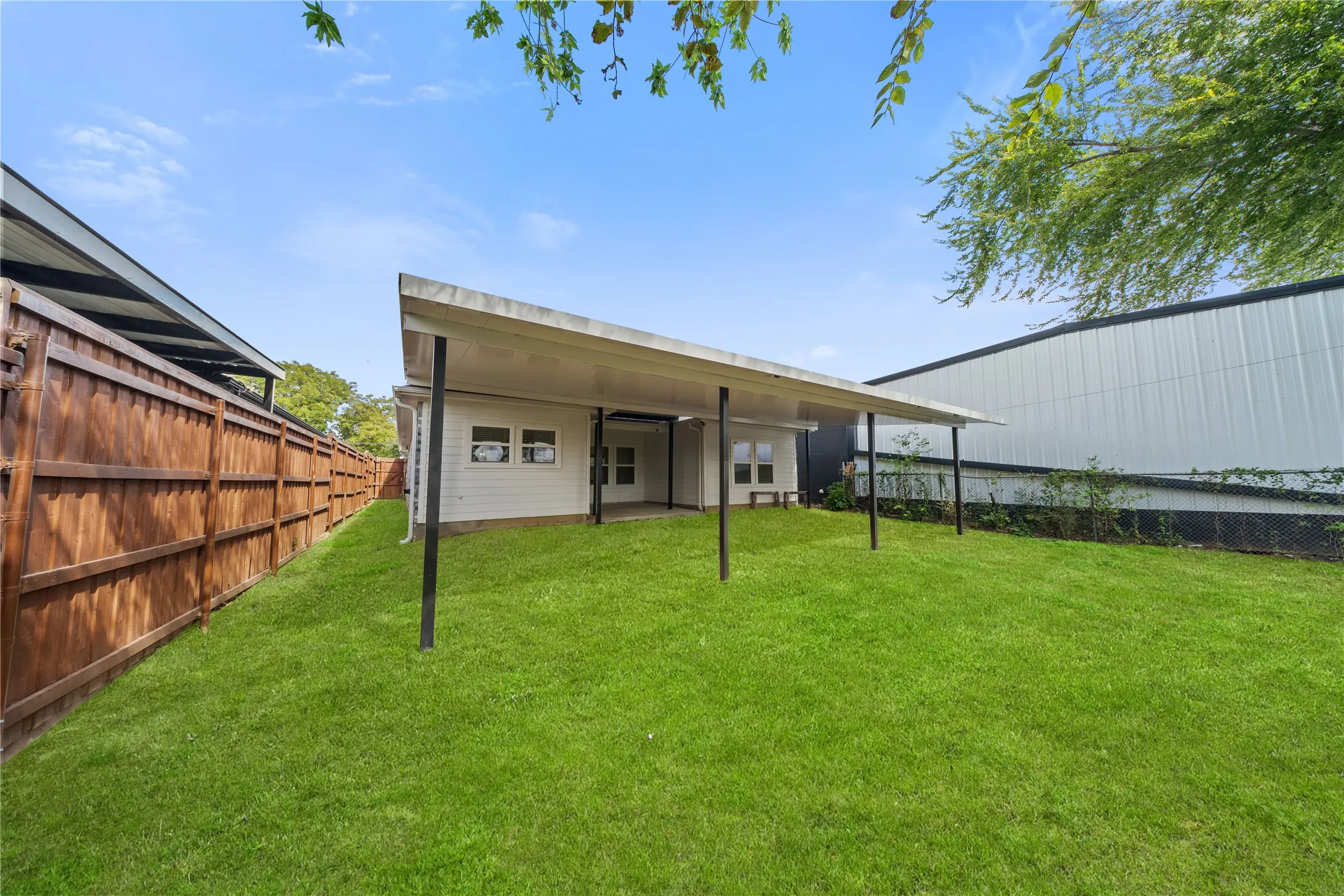 Single Family Residence For Sale in Dallas County , 1829 Galveston Street, Grand Prairie, Texas 75051, 4 Bedroom, 3 Bathroom, 2 Garage spaces, 1,900 Sqft, built in 2023, mls#21410442, Real Estate Agent in Grand Prairie, Homes For Sale in Dallas county, Homes For Sale in Grand Prairie, Realtor in Grand Prairie Texas, Real Estate Brokerage Independent Realty Texas, Luminita Cordes Realtor