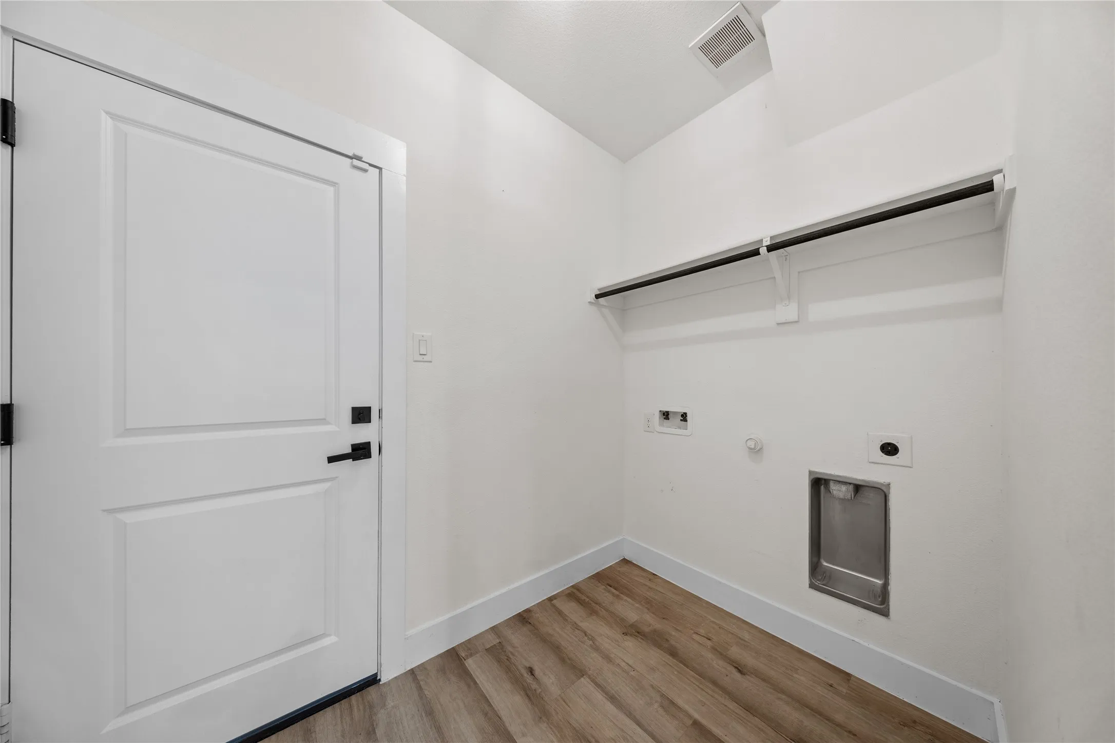 Single Family Residence For Sale in Dallas County , 1829 Galveston Street, Grand Prairie, Texas 75051, 4 Bedroom, 3 Bathroom, 2 Garage spaces, 1,900 Sqft, built in 2023, mls#21410442, Real Estate Agent in Grand Prairie, Homes For Sale in Dallas county, Homes For Sale in Grand Prairie, Realtor in Grand Prairie Texas, Real Estate Brokerage Independent Realty Texas, Luminita Cordes Realtor