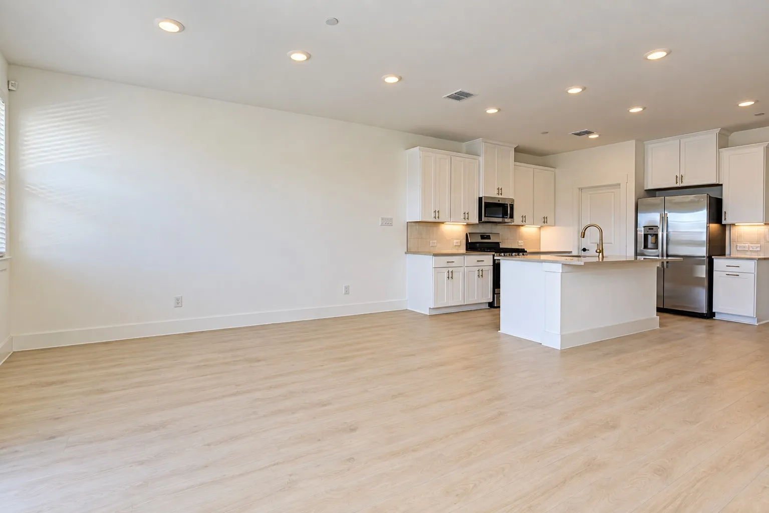 Townhouse For Sale in Collin County , 2520 Red Tailed Hawk Lane, Mc Kinney, Texas 75071, 3 Bedroom, 3 Bathroom, 2 Garage spaces, 1,760 Sqft, built in 2025, mls#21409211, Real Estate Agent in Mc Kinney, Homes For Sale in Collin county, Homes For Sale in Mc Kinney, Realtor in Mc Kinney Texas, Real Estate Brokerage Independent Realty Texas, Luminita Cordes Realtor