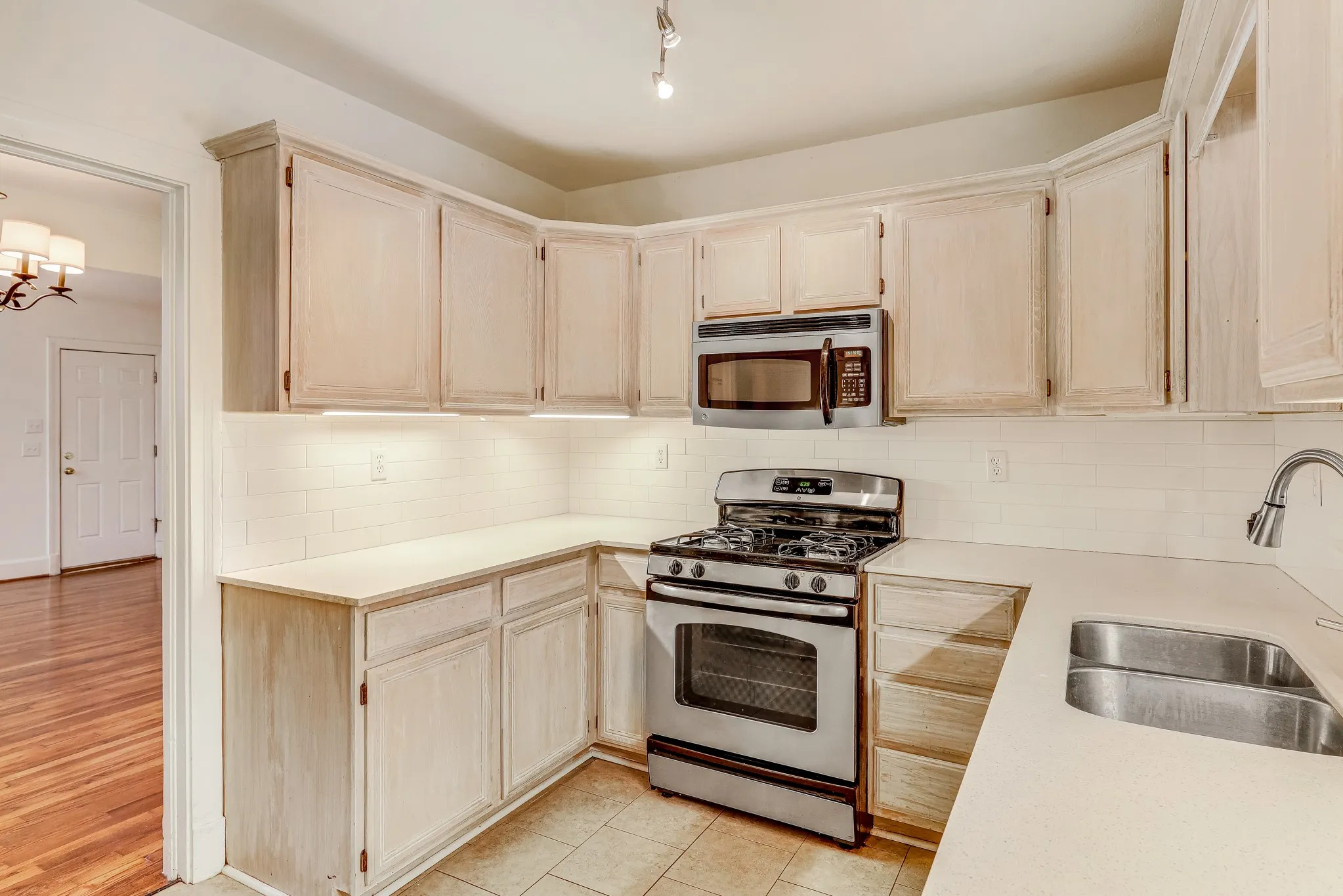 Single Family Residence For Sale in Dallas County , 5411 Stoneleigh Avenue, Dallas, Texas 75235, 2 Bedroom, 10 Bathroom, Garage spaces, 964 Sqft, built in 1937, mls#21409846, Real Estate Agent in Dallas, Homes For Sale in Dallas county, Homes For Sale in Dallas, Realtor in Dallas Texas, Real Estate Brokerage Independent Realty Texas, Luminita Cordes Realtor