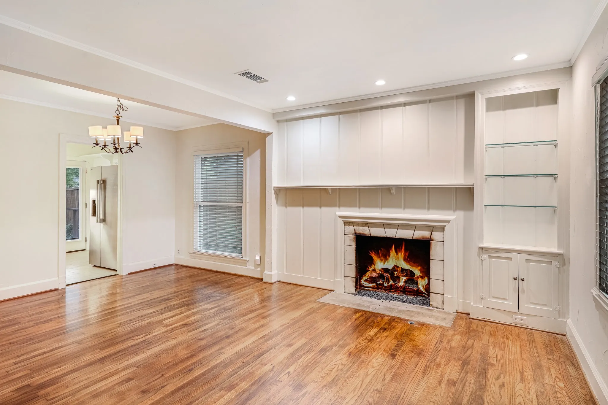 Single Family Residence For Sale in Dallas County , 5411 Stoneleigh Avenue, Dallas, Texas 75235, 2 Bedroom, 10 Bathroom, Garage spaces, 964 Sqft, built in 1937, mls#21409846, Real Estate Agent in Dallas, Homes For Sale in Dallas county, Homes For Sale in Dallas, Realtor in Dallas Texas, Real Estate Brokerage Independent Realty Texas, Luminita Cordes Realtor