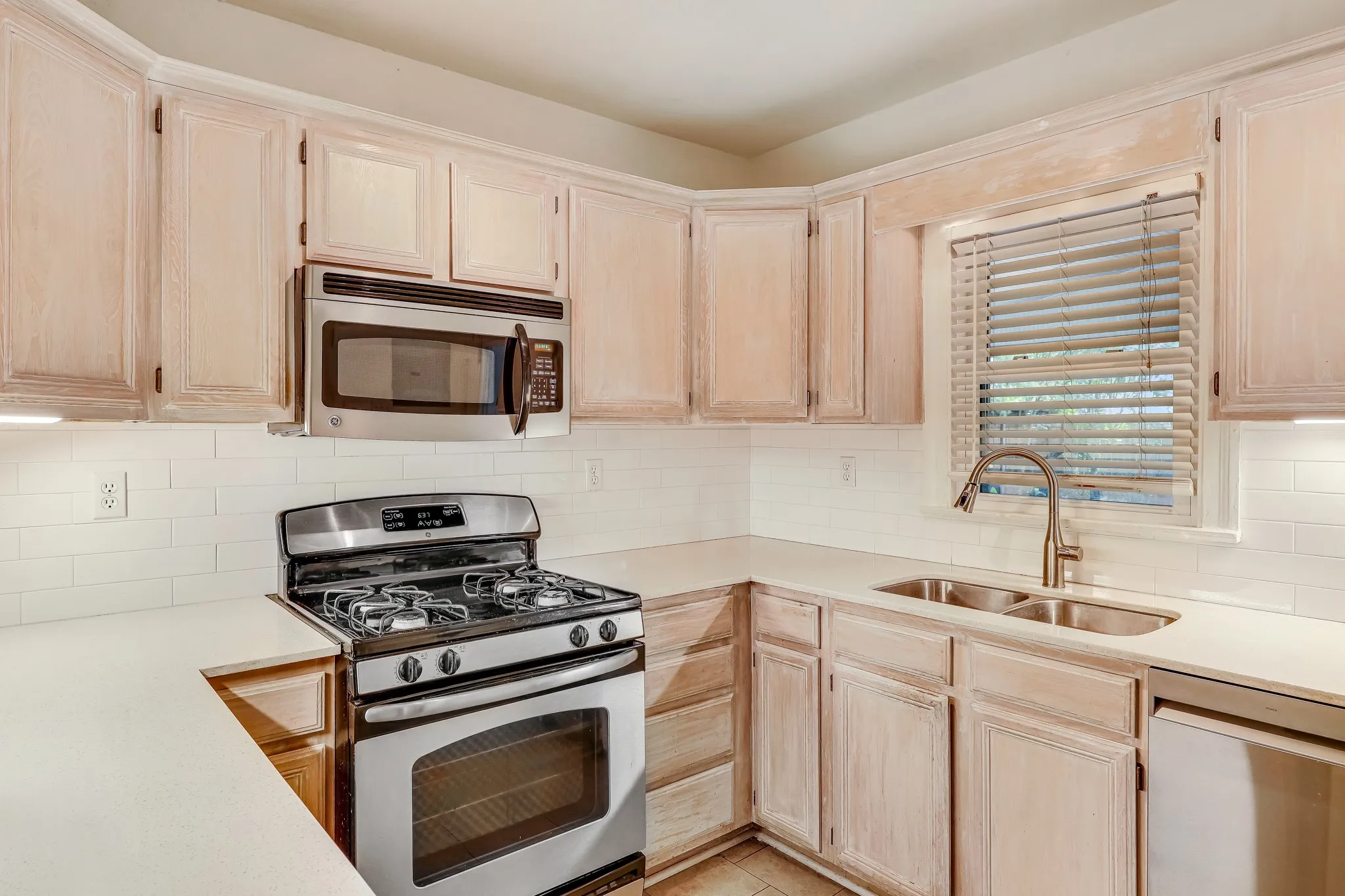 Single Family Residence For Sale in Dallas County , 5411 Stoneleigh Avenue, Dallas, Texas 75235, 2 Bedroom, 10 Bathroom, Garage spaces, 964 Sqft, built in 1937, mls#21409846, Real Estate Agent in Dallas, Homes For Sale in Dallas county, Homes For Sale in Dallas, Realtor in Dallas Texas, Real Estate Brokerage Independent Realty Texas, Luminita Cordes Realtor
