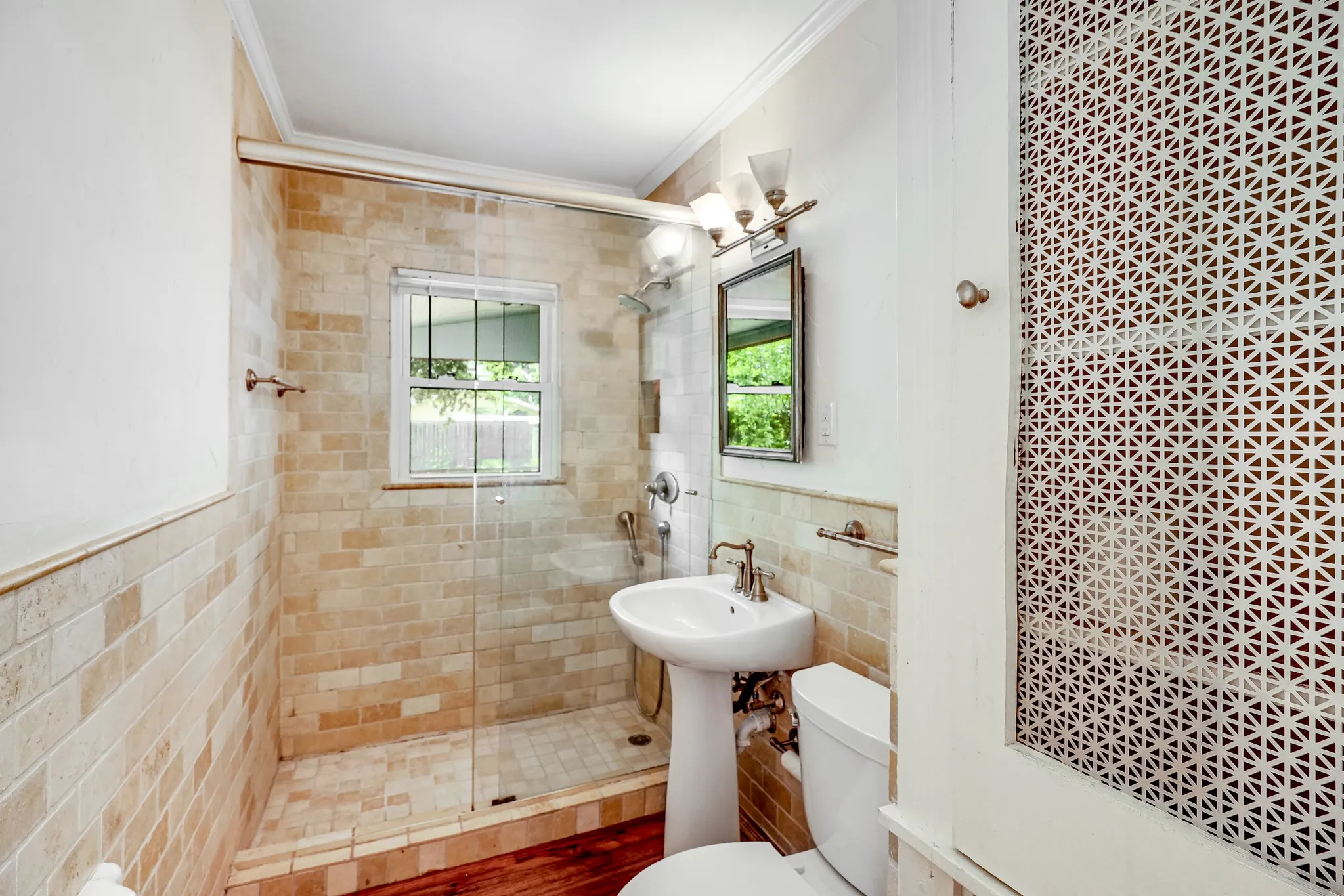 Single Family Residence For Sale in Dallas County , 5411 Stoneleigh Avenue, Dallas, Texas 75235, 2 Bedroom, 10 Bathroom, Garage spaces, 964 Sqft, built in 1937, mls#21409846, Real Estate Agent in Dallas, Homes For Sale in Dallas county, Homes For Sale in Dallas, Realtor in Dallas Texas, Real Estate Brokerage Independent Realty Texas, Luminita Cordes Realtor