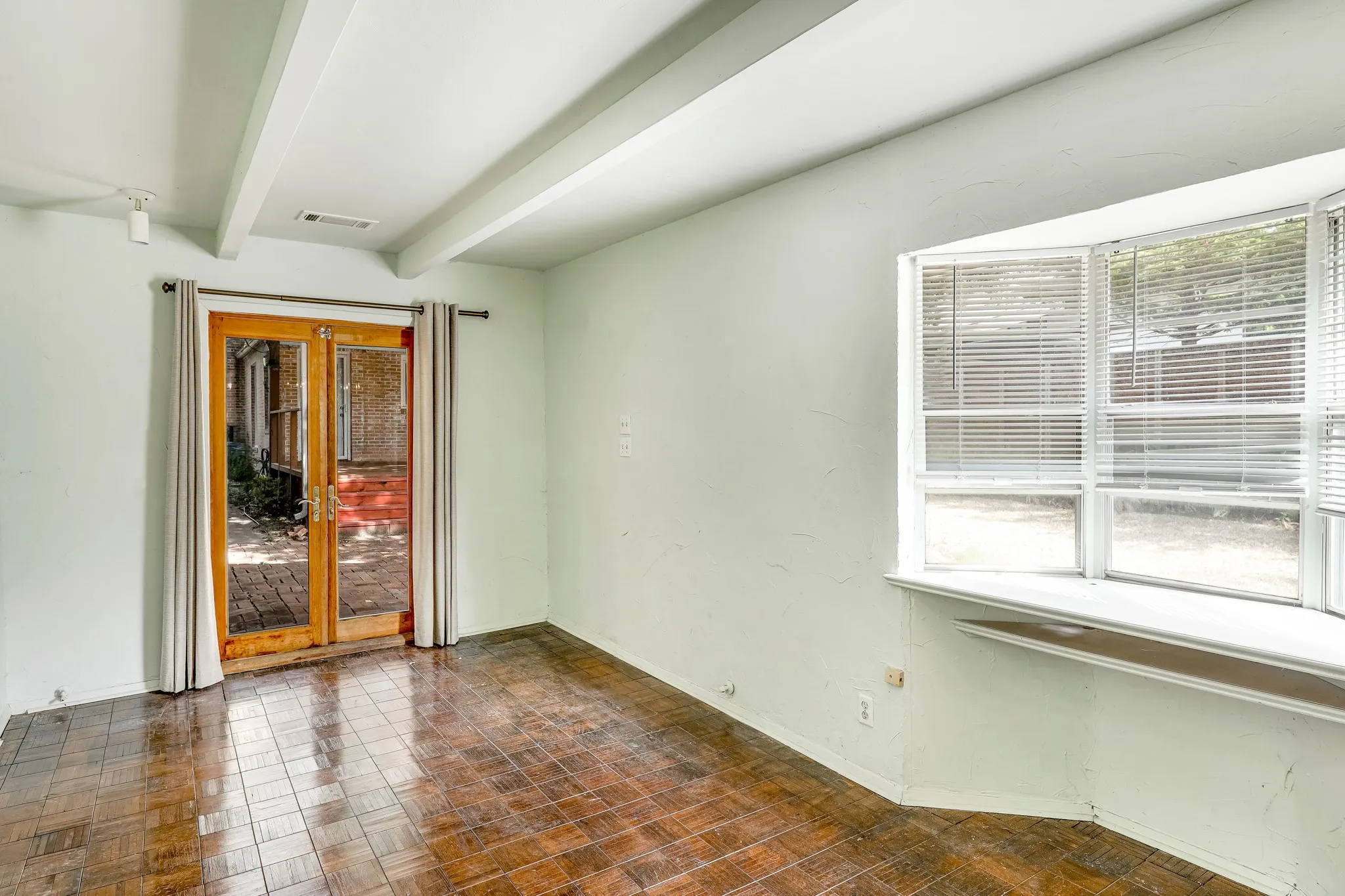 Single Family Residence For Sale in Dallas County , 5411 Stoneleigh Avenue, Dallas, Texas 75235, 2 Bedroom, 10 Bathroom, Garage spaces, 964 Sqft, built in 1937, mls#21409846, Real Estate Agent in Dallas, Homes For Sale in Dallas county, Homes For Sale in Dallas, Realtor in Dallas Texas, Real Estate Brokerage Independent Realty Texas, Luminita Cordes Realtor