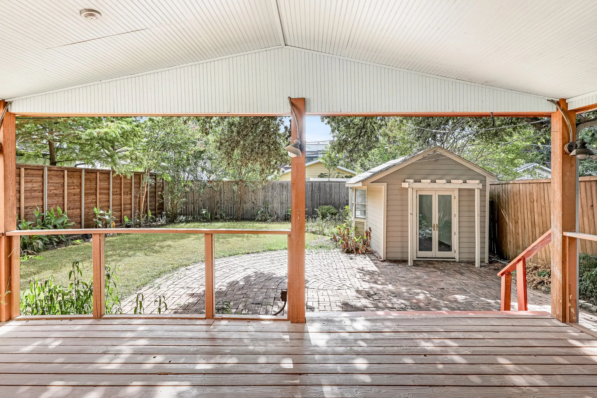Single Family Residence For Sale in Dallas County , 5411 Stoneleigh Avenue, Dallas, Texas 75235, 2 Bedroom, 10 Bathroom, Garage spaces, 964 Sqft, built in 1937, mls#21409846, Real Estate Agent in Dallas, Homes For Sale in Dallas county, Homes For Sale in Dallas, Realtor in Dallas Texas, Real Estate Brokerage Independent Realty Texas, Luminita Cordes Realtor
