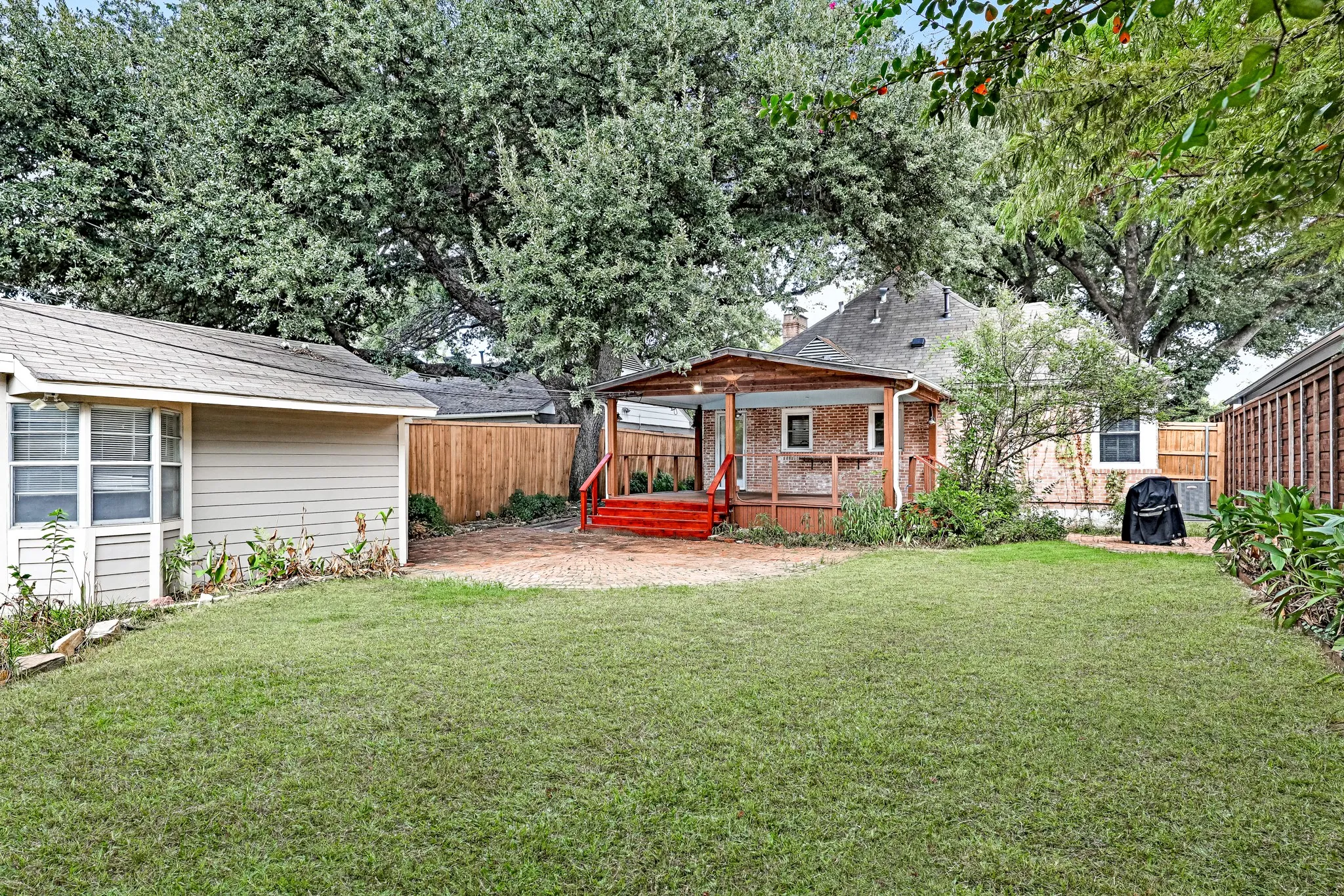 Single Family Residence For Sale in Dallas County , 5411 Stoneleigh Avenue, Dallas, Texas 75235, 2 Bedroom, 10 Bathroom, Garage spaces, 964 Sqft, built in 1937, mls#21409846, Real Estate Agent in Dallas, Homes For Sale in Dallas county, Homes For Sale in Dallas, Realtor in Dallas Texas, Real Estate Brokerage Independent Realty Texas, Luminita Cordes Realtor