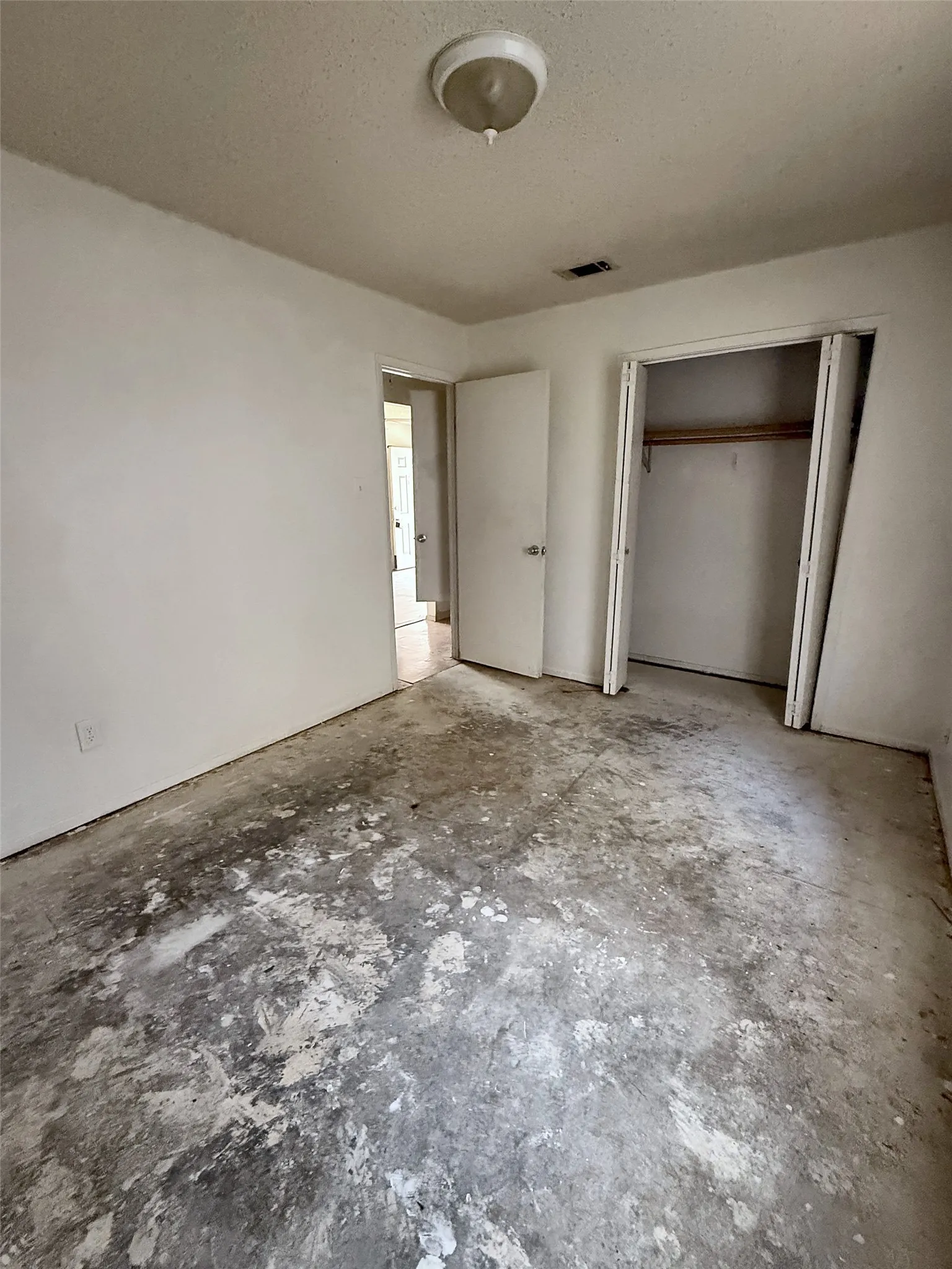Duplex For Sale in Tarrant County , 5332 Helmick Avenue, Fort Worth, Texas 76107, 4 Bedroom, 4 Bathroom, Garage spaces, 0 Sqft, built in 1983, mls#21411247, Real Estate Agent in Fort Worth, Homes For Sale in Tarrant county, Homes For Sale in Fort Worth, Realtor in Fort Worth Texas, Real Estate Brokerage Independent Realty Texas, Luminita Cordes Realtor