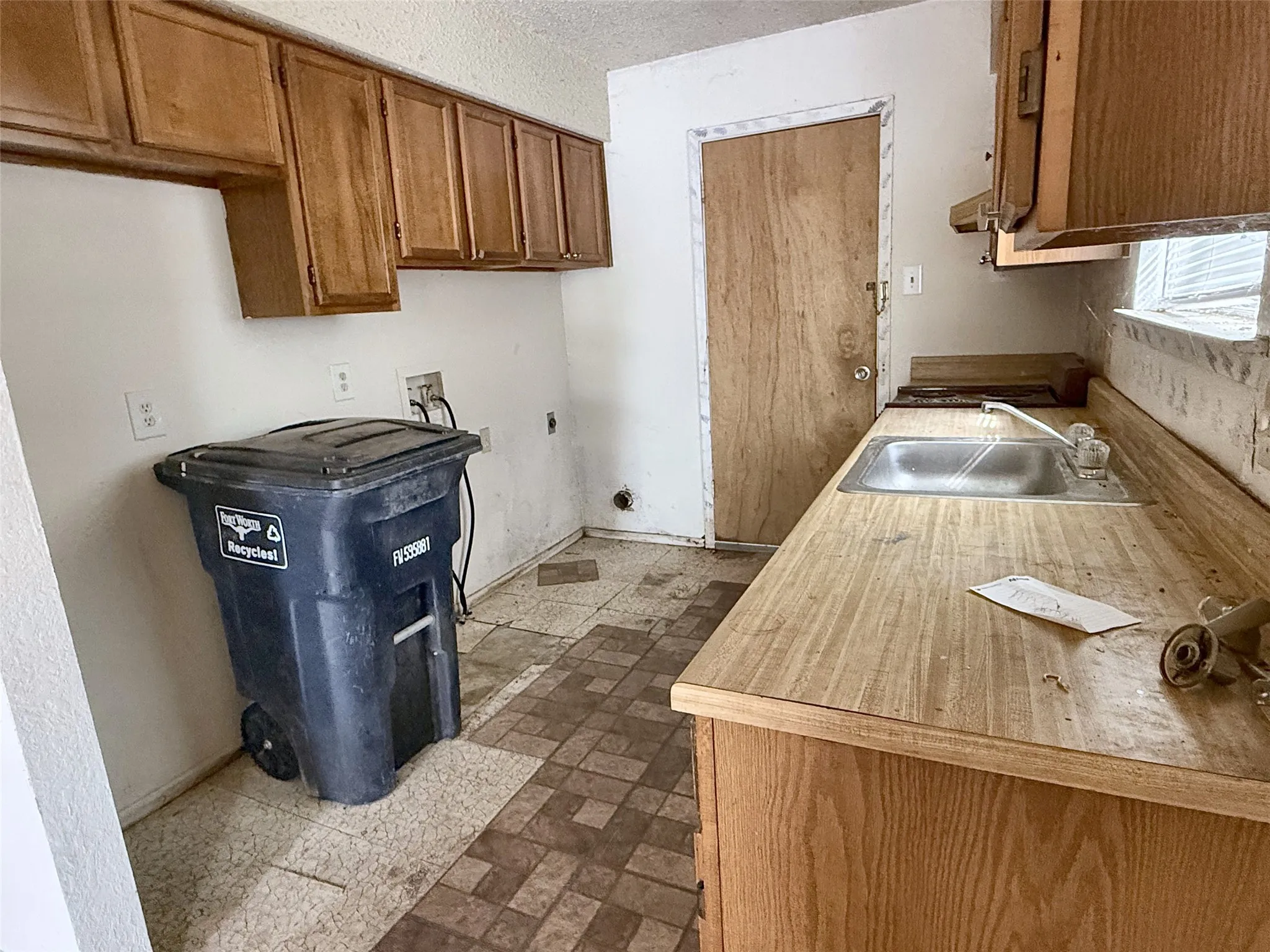 Duplex For Sale in Tarrant County , 5332 Helmick Avenue, Fort Worth, Texas 76107, 4 Bedroom, 4 Bathroom, Garage spaces, 0 Sqft, built in 1983, mls#21411247, Real Estate Agent in Fort Worth, Homes For Sale in Tarrant county, Homes For Sale in Fort Worth, Realtor in Fort Worth Texas, Real Estate Brokerage Independent Realty Texas, Luminita Cordes Realtor
