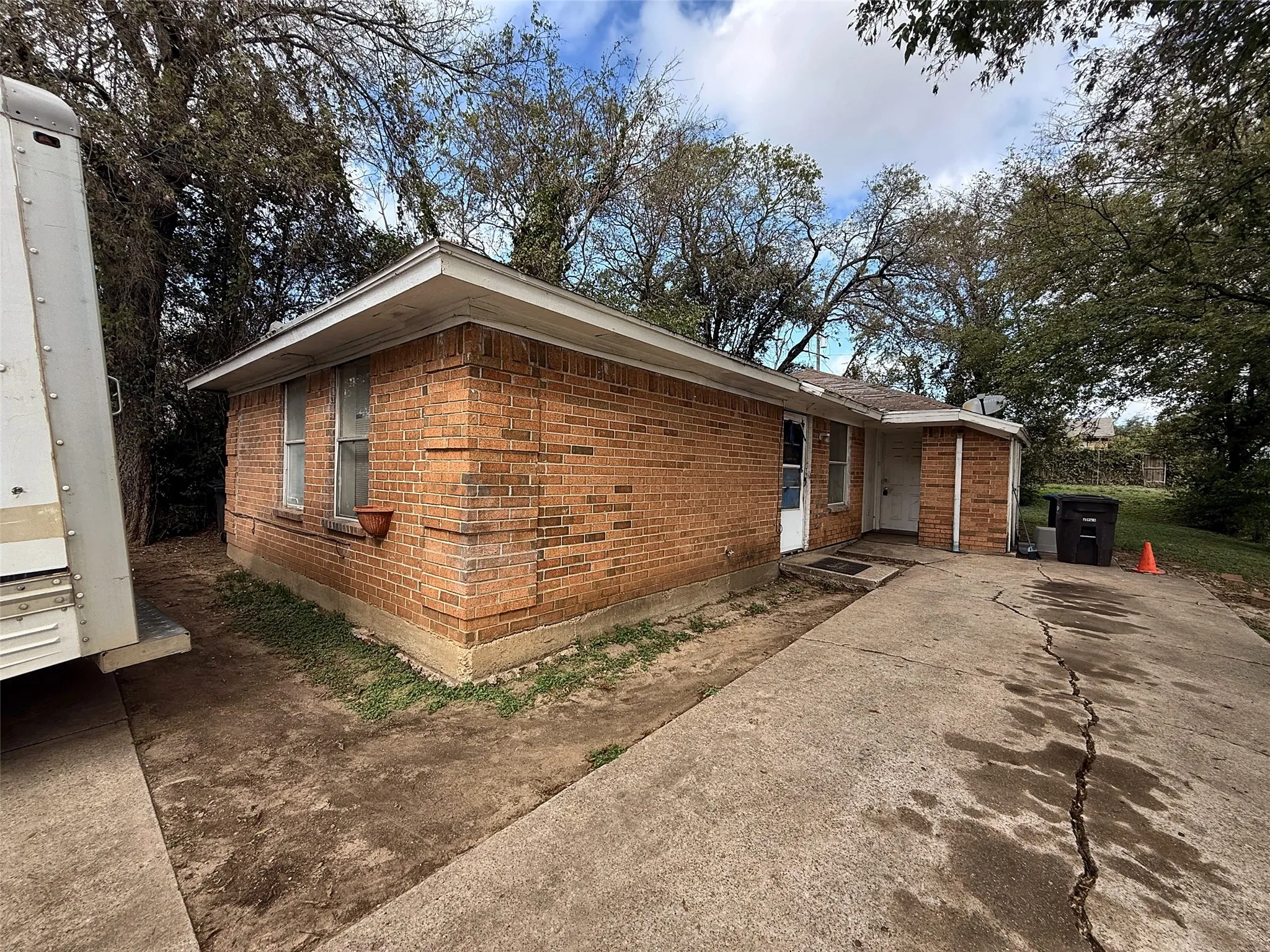 Duplex For Sale in Tarrant County , 5332 Helmick Avenue, Fort Worth, Texas 76107, 4 Bedroom, 4 Bathroom, Garage spaces, 0 Sqft, built in 1983, mls#21411247, Real Estate Agent in Fort Worth, Homes For Sale in Tarrant county, Homes For Sale in Fort Worth, Realtor in Fort Worth Texas, Real Estate Brokerage Independent Realty Texas, Luminita Cordes Realtor