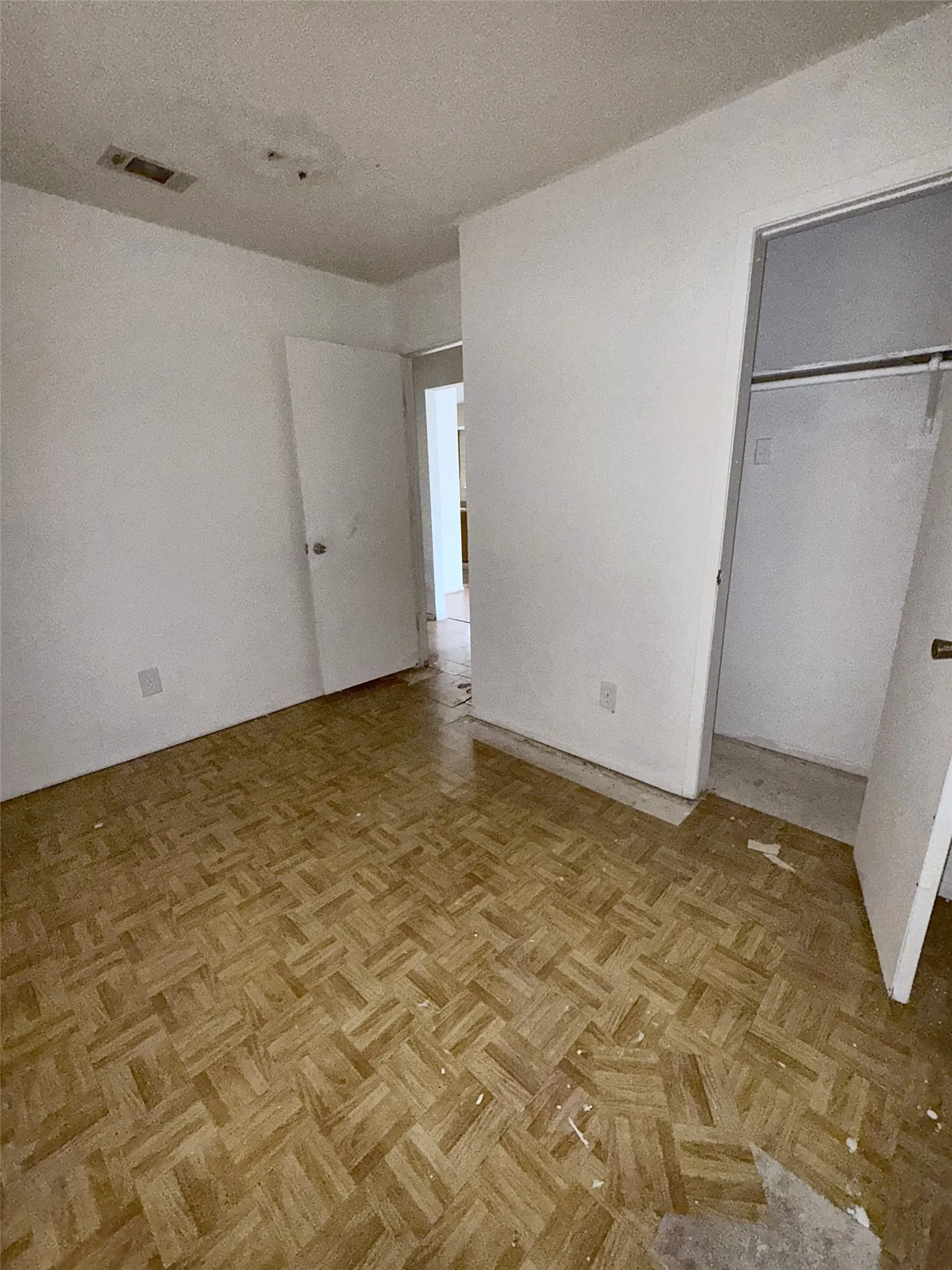 Duplex For Sale in Tarrant County , 5332 Helmick Avenue, Fort Worth, Texas 76107, 4 Bedroom, 4 Bathroom, Garage spaces, 0 Sqft, built in 1983, mls#21411247, Real Estate Agent in Fort Worth, Homes For Sale in Tarrant county, Homes For Sale in Fort Worth, Realtor in Fort Worth Texas, Real Estate Brokerage Independent Realty Texas, Luminita Cordes Realtor