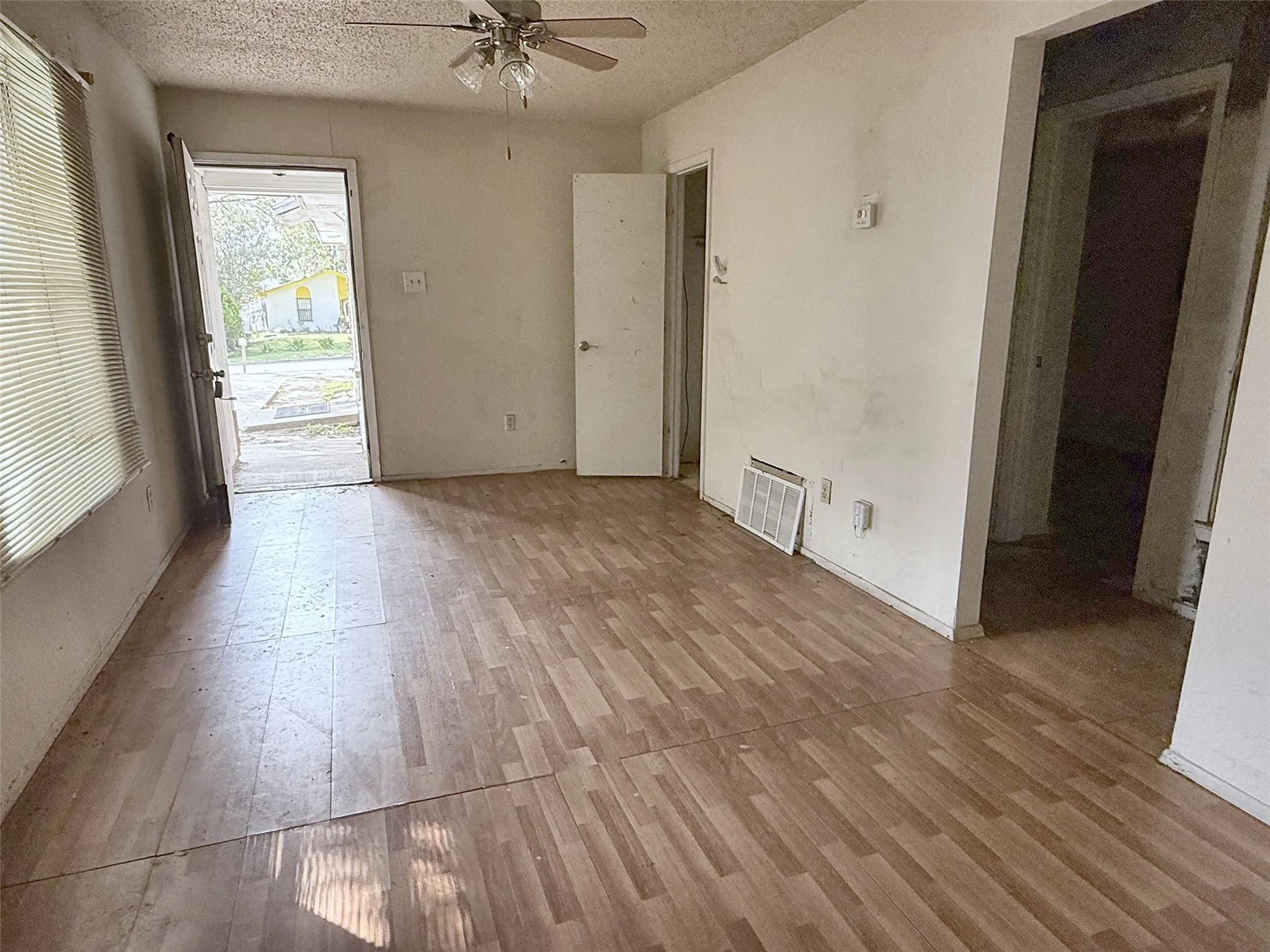 Duplex For Sale in Tarrant County , 5332 Helmick Avenue, Fort Worth, Texas 76107, 4 Bedroom, 4 Bathroom, Garage spaces, 0 Sqft, built in 1983, mls#21411247, Real Estate Agent in Fort Worth, Homes For Sale in Tarrant county, Homes For Sale in Fort Worth, Realtor in Fort Worth Texas, Real Estate Brokerage Independent Realty Texas, Luminita Cordes Realtor