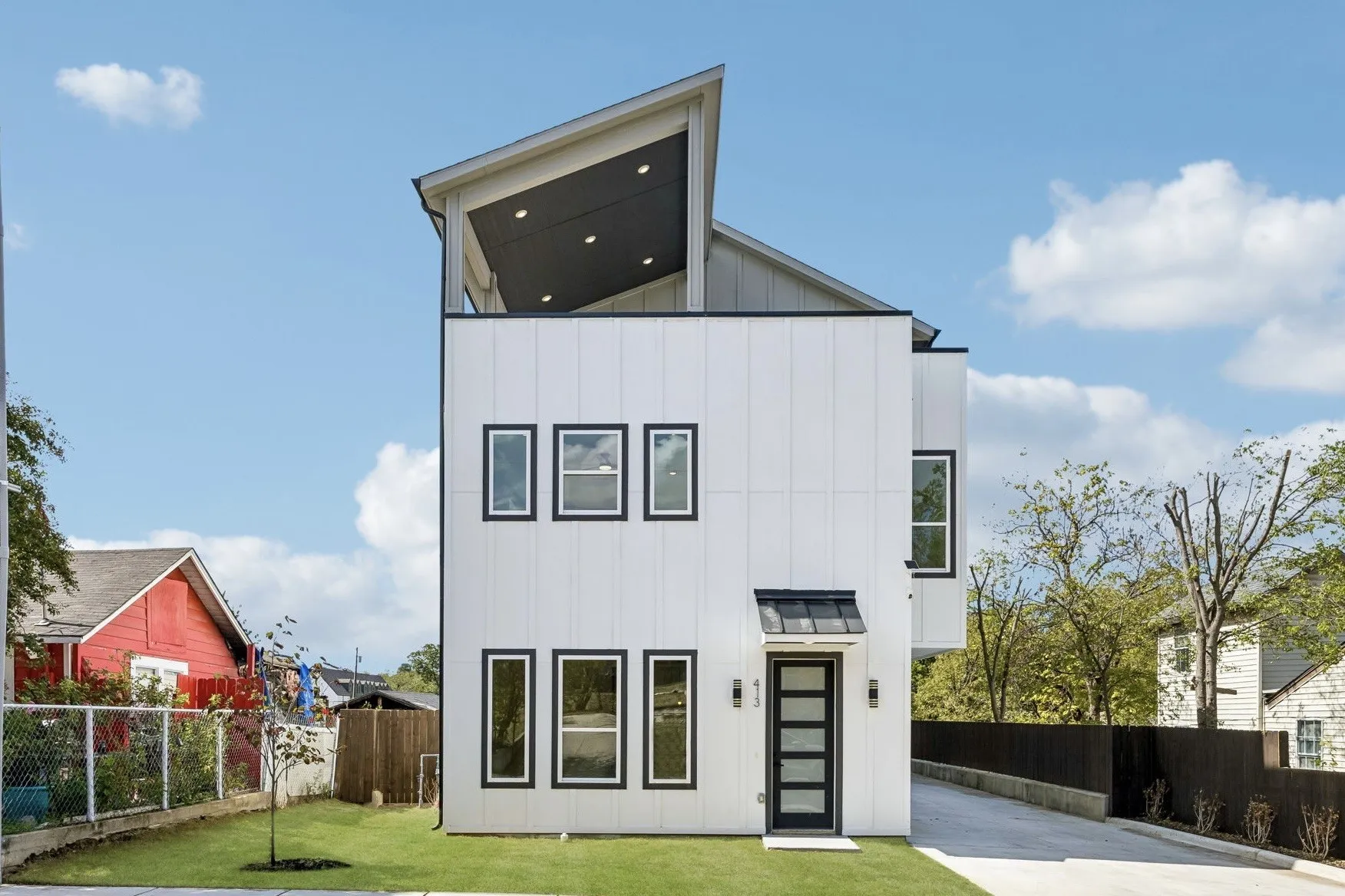Single Family Residence For Sale in Dallas County , 413 N Patton Avenue, Dallas, Texas 75203, 3 Bedroom, 3 Bathroom, 2 Garage spaces, 2,500 Sqft, built in 2026, mls#21411046, Real Estate Agent in Dallas, Homes For Sale in Dallas county, Homes For Sale in Dallas, Realtor in Dallas Texas, Real Estate Brokerage Independent Realty Texas, Luminita Cordes Realtor